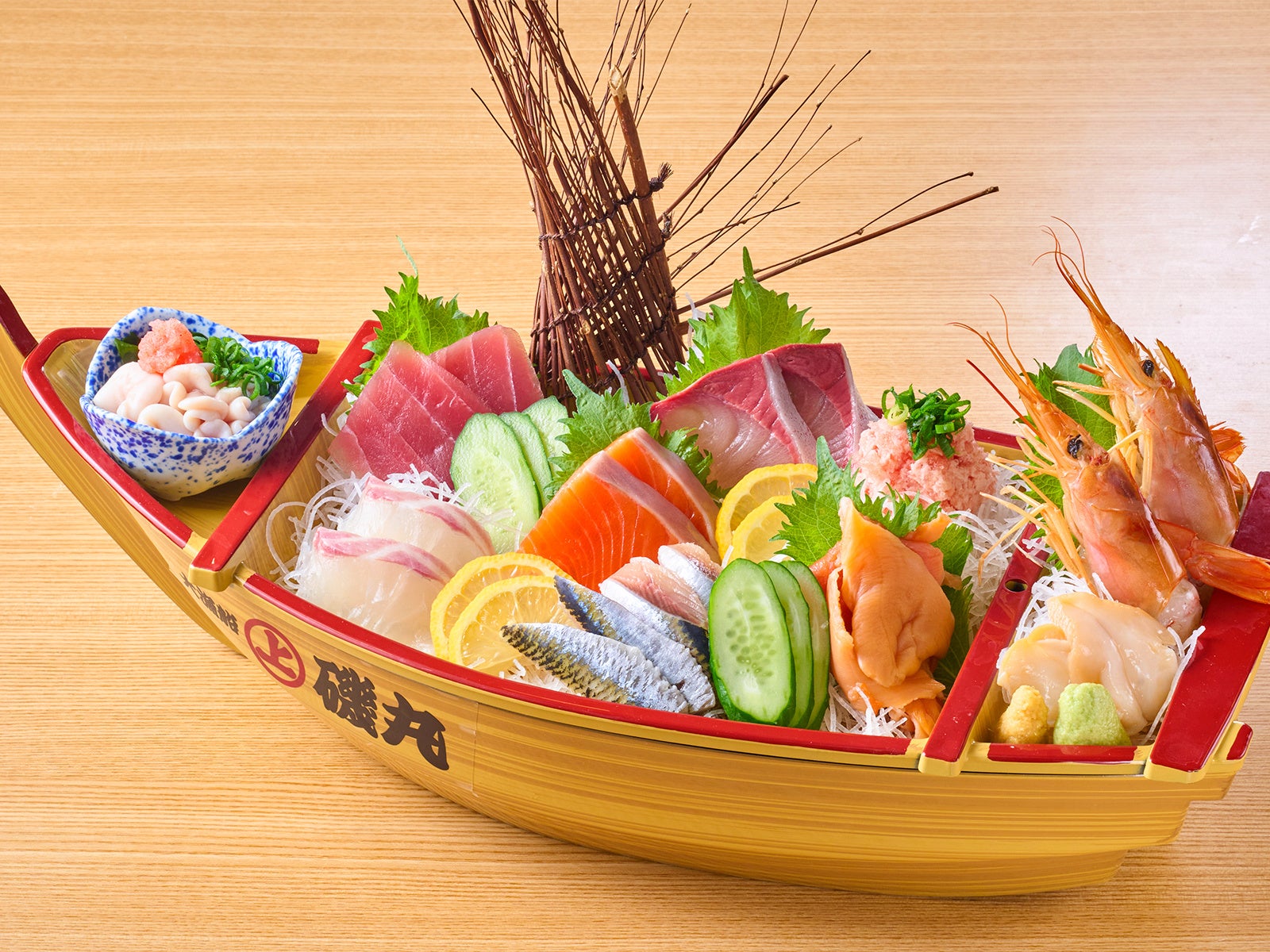 これぞ磯丸水産！豪華「舟盛り」で盛り上がり、絶品「押し寿司」で心ゆくまで堪能 4月1日（水）新しいグランドメニューで「磯丸」がもっと楽しく！