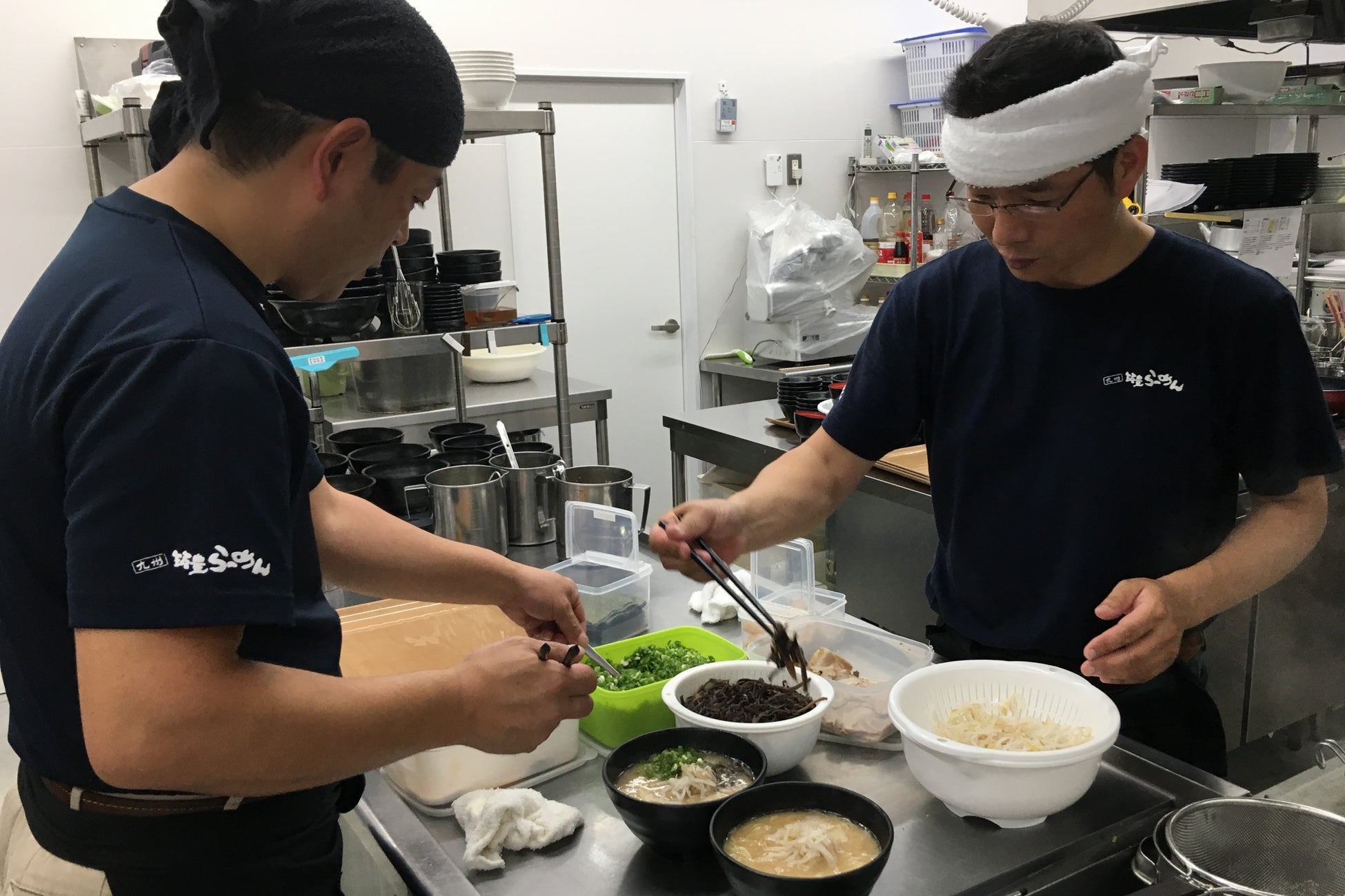 15年ぶり復活！社長自ら「ラーメン」を調理し新入社員へ振る舞う。「九州筑豊ラーメン山小屋 創業店」で『ラーメン入社式』を開催