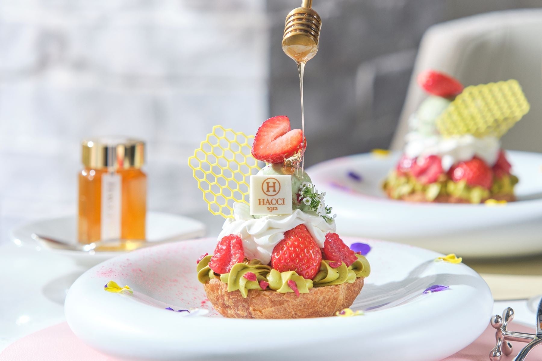 【開業20周年】青山 セントグレース大聖堂×はちみつビューティーブランド「HACCI」が贈る春の色彩が満ち溢れるコラボレーションメニューが登場！「HONEY Spring Collection」
