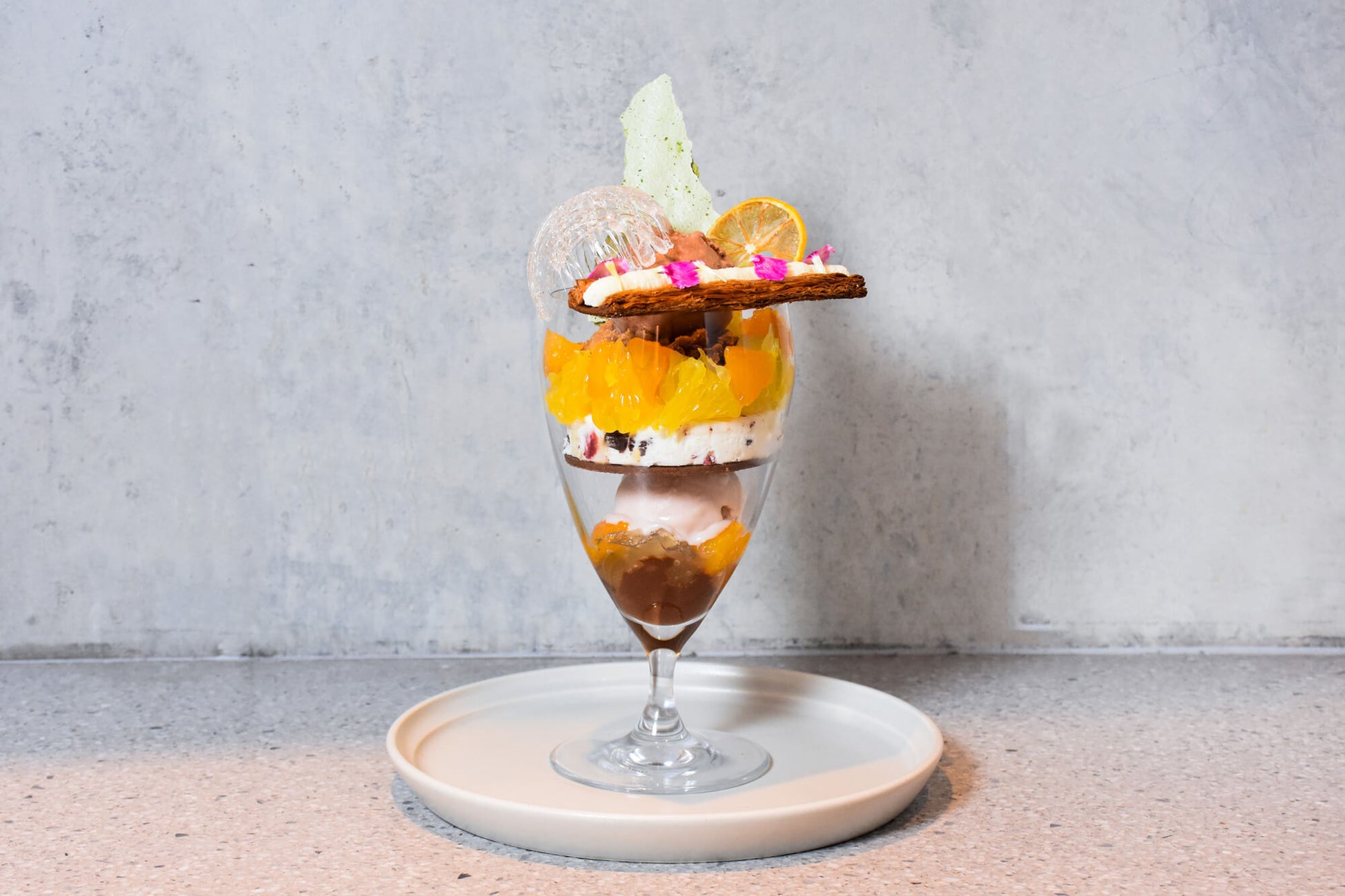 Minimalより、旬の甘夏みかん・清見オレンジとチョコレートが織りなす、全15パーツを楽しむ春限定の贅沢パフェが登場