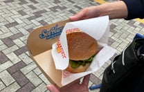 【SDGs・脱プラ】はがして遊んでリサイクル。極薄段ボールでできたグルメ容器の解体体験をプロバスケのスタジアムで4／25開催