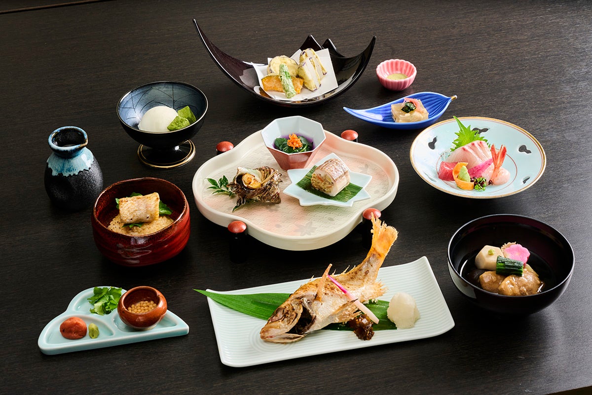 【ホテルニューオータニ博多】推しカラー10色展開、チェキ＆手書きメッセージ付き「推し活フロート」登場