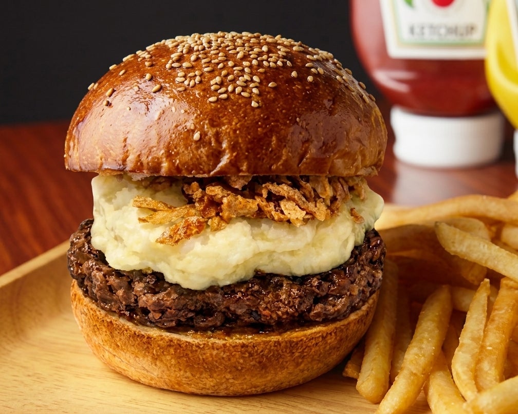 4月限定｜高級グルメバーガー店「BURGER REVOLUTION TOKYO」から、濃厚なコクと食感が楽しめる『マッシュポテトフライドオニオンバーガー』が新登場！