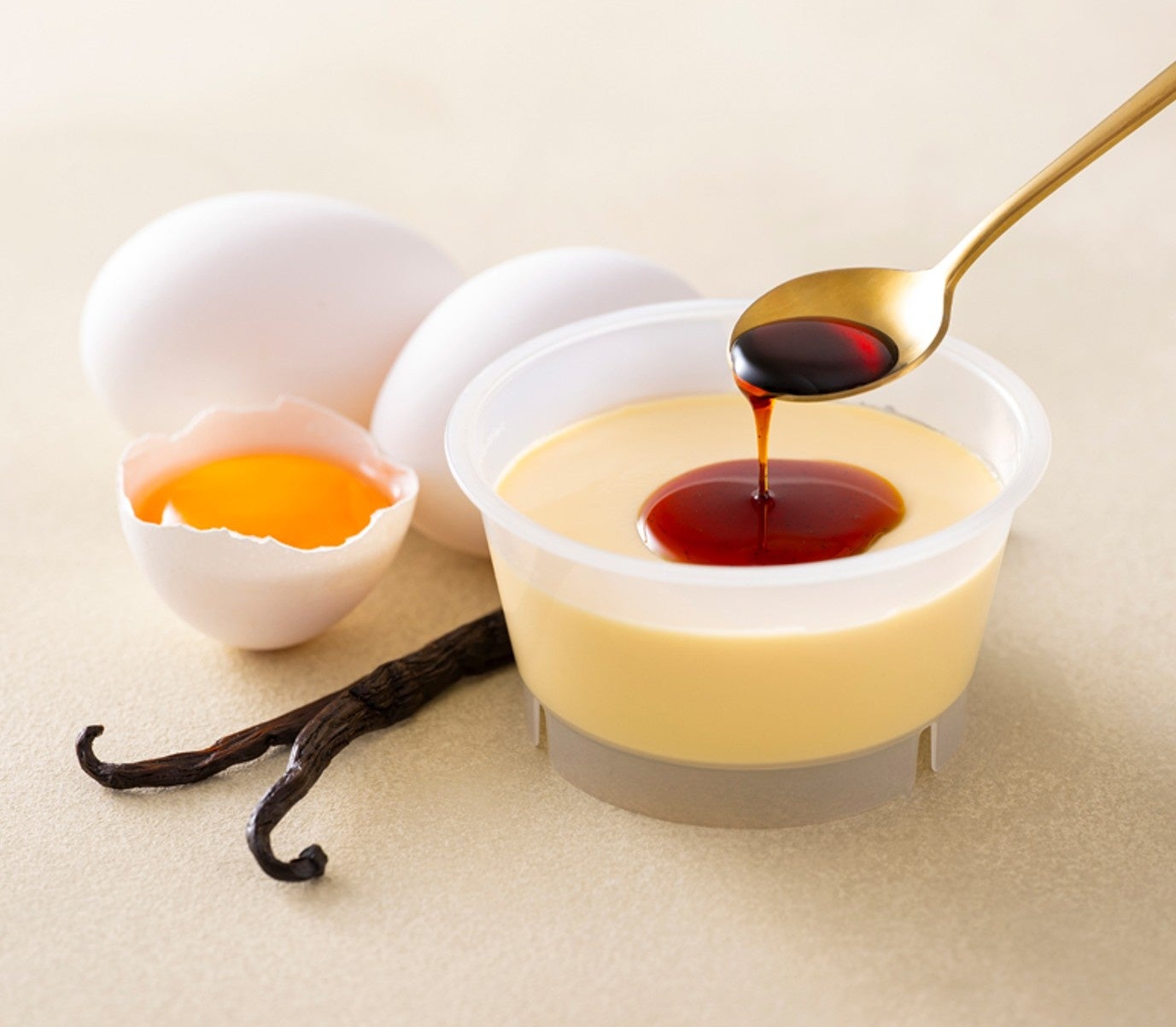 濃厚でクリーミーなカスタードプリン「卵黄と生クリームで仕立てた濃厚カスタードプリン」2026年4月1日（水）より新発売！