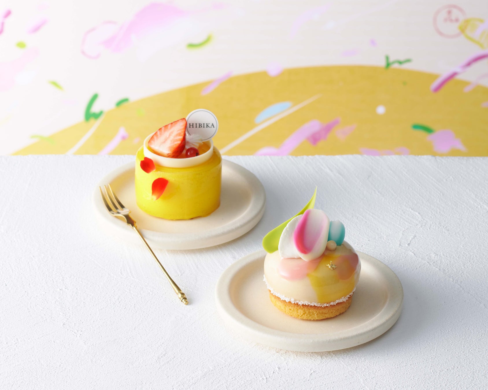 四季菓子の店 HIBIKA（ひびか）は、4月1日(水)より阪急うめだ本店にて、画家・品川 亮氏とHIBIKAのコラボレーション限定ケーキを販売いたします。