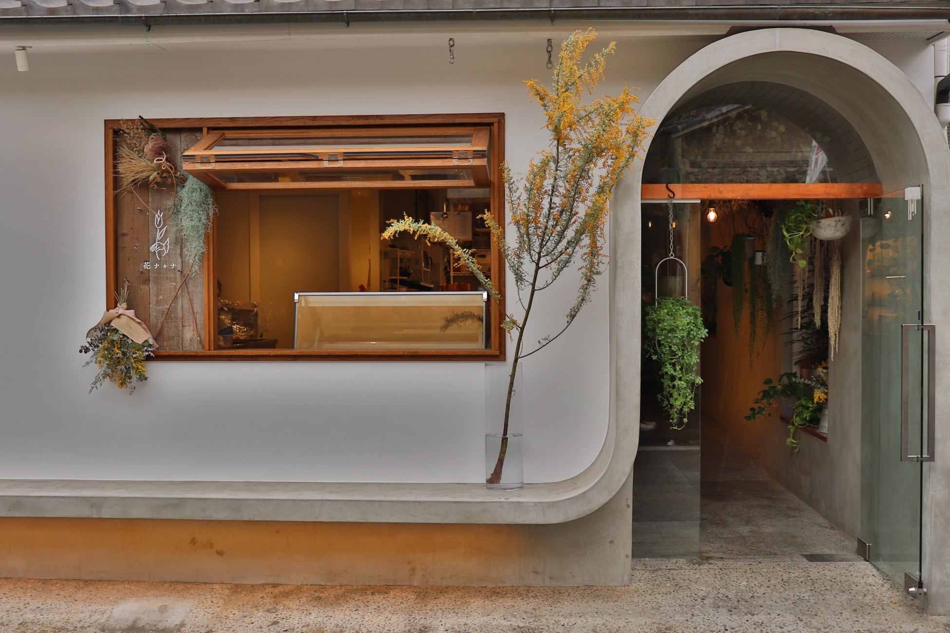 「花×カフェ×フレンチトースト」花とともに味わう“ふわとろ”フレンチトースト