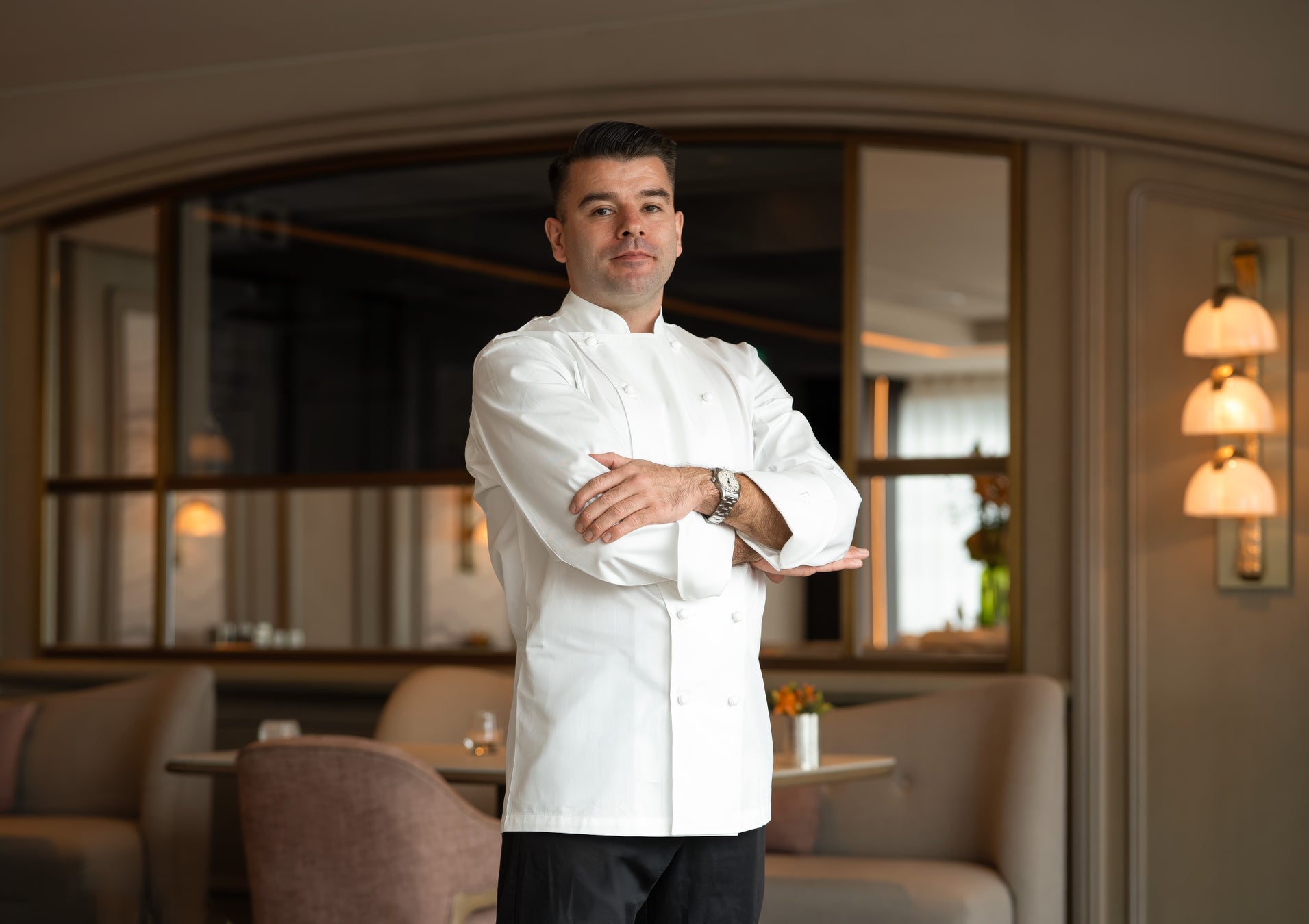 【フォーシーズンズホテル丸の内 東京】総料理長にスティーブン・ランカスターを任命