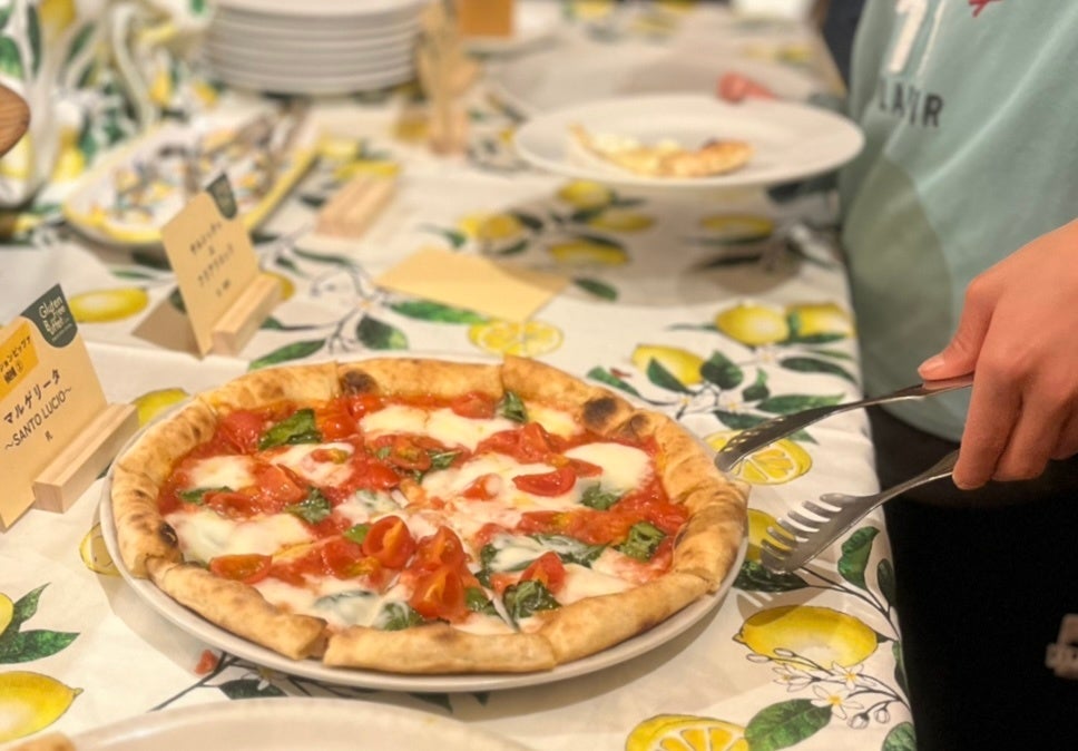 「家族と同じ料理を楽しめた」声多数、応募約２倍の反響で本格グルテンフリーピッツァを楽しめるブッフェイベントを開催