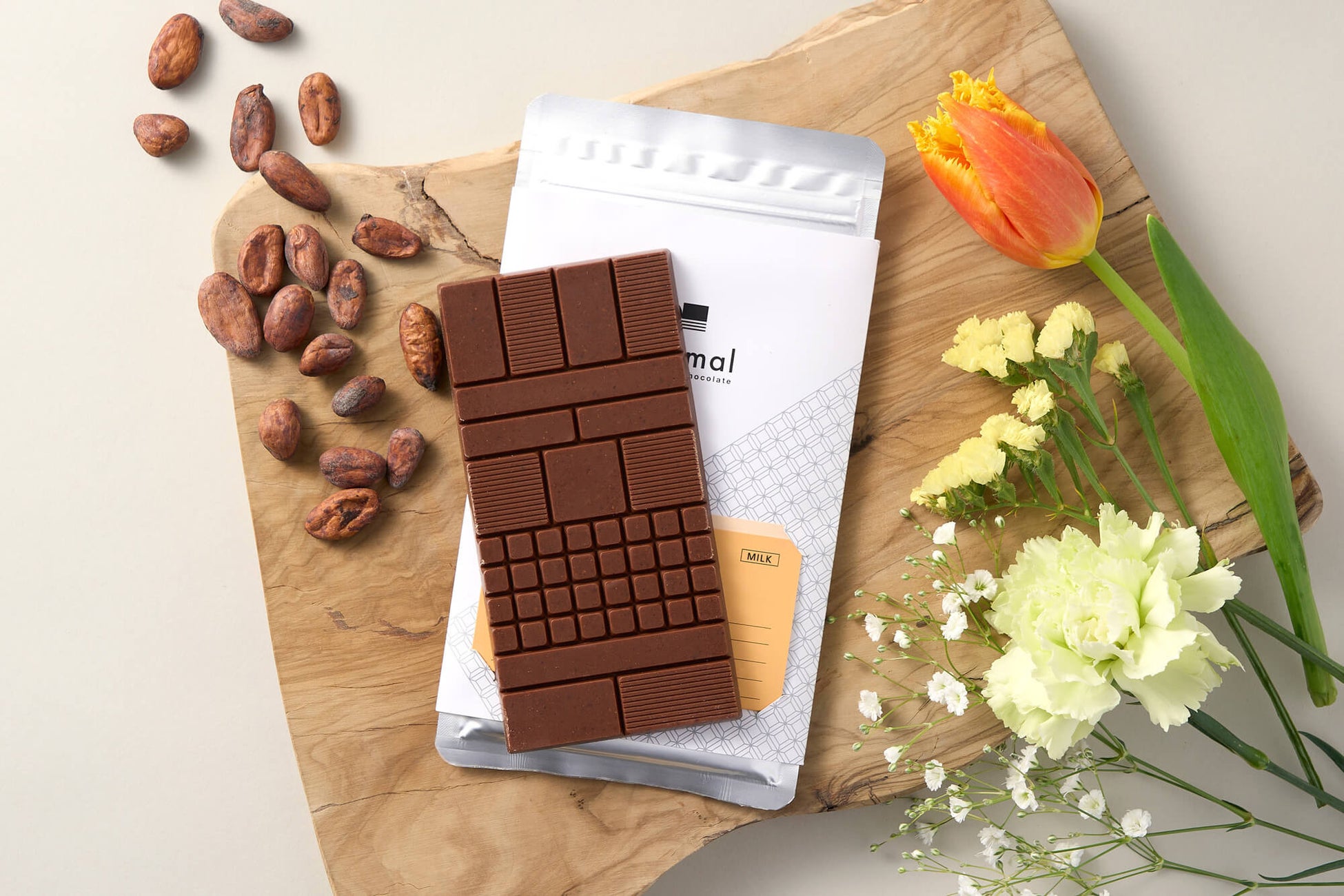 花束を贈るように、この一枚を。Minimalより、春をまとうフローラルで贅沢な、歓迎会などのギフトにぴったりなダークミルクチョコレートが季節限定で登場