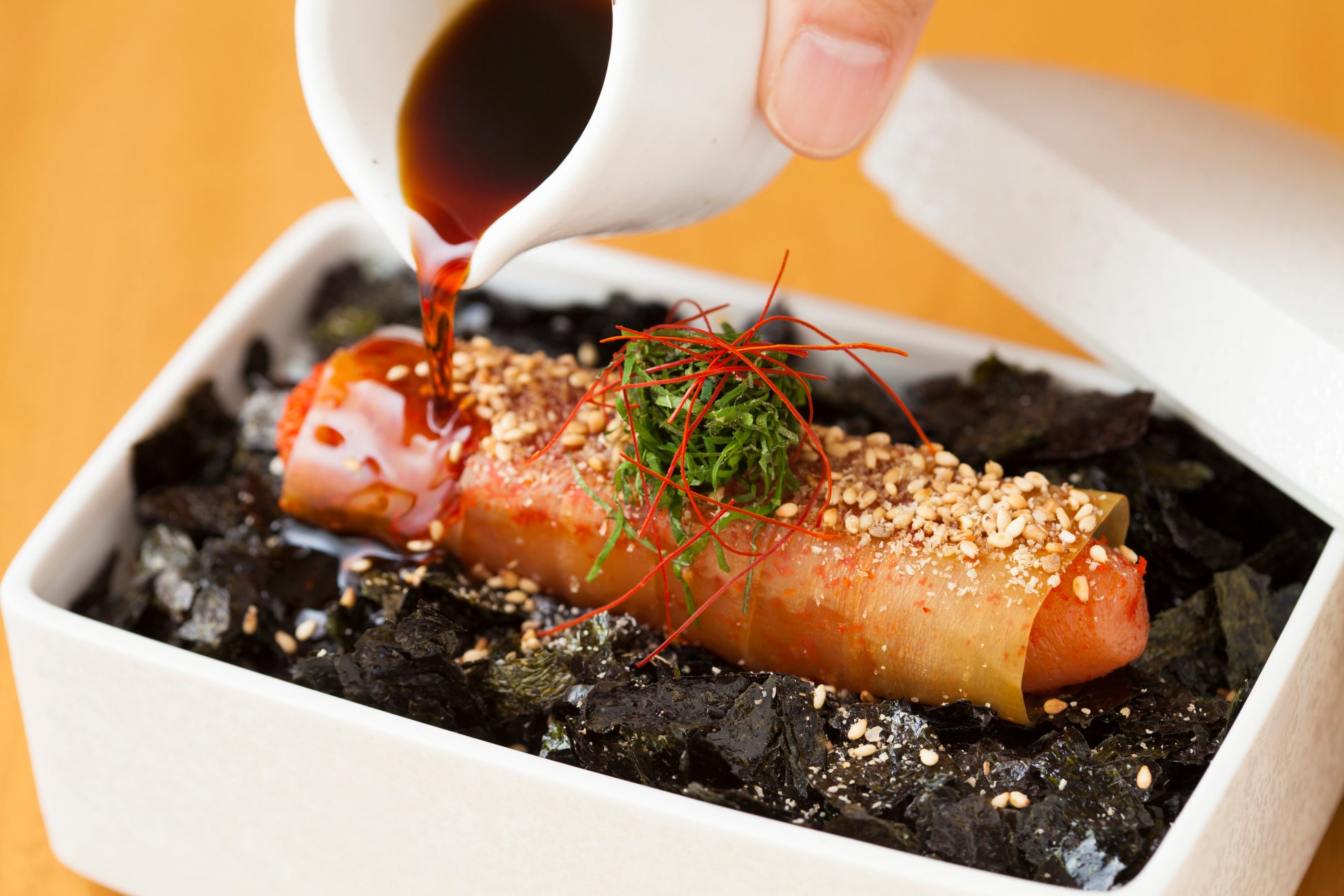 ひと回しするだけで家庭料理を本格的な味わいへ！元祖博多めんたい重の秘伝の味「めんたい重のたれ」が4月1日からついに公式通販で解禁！