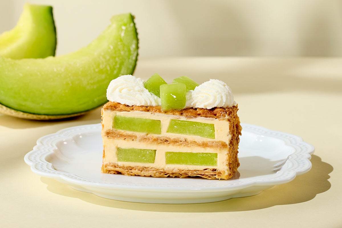 ≪ 連日大人気≫ 【フランセ 表参道本店】より待望の新商品！”澄んだ甘味” と“サクサク食感”が重なる『ミルフィユ・オ・ムロン』。土日限定・数量限定で4月4日（土）新発売いたします。