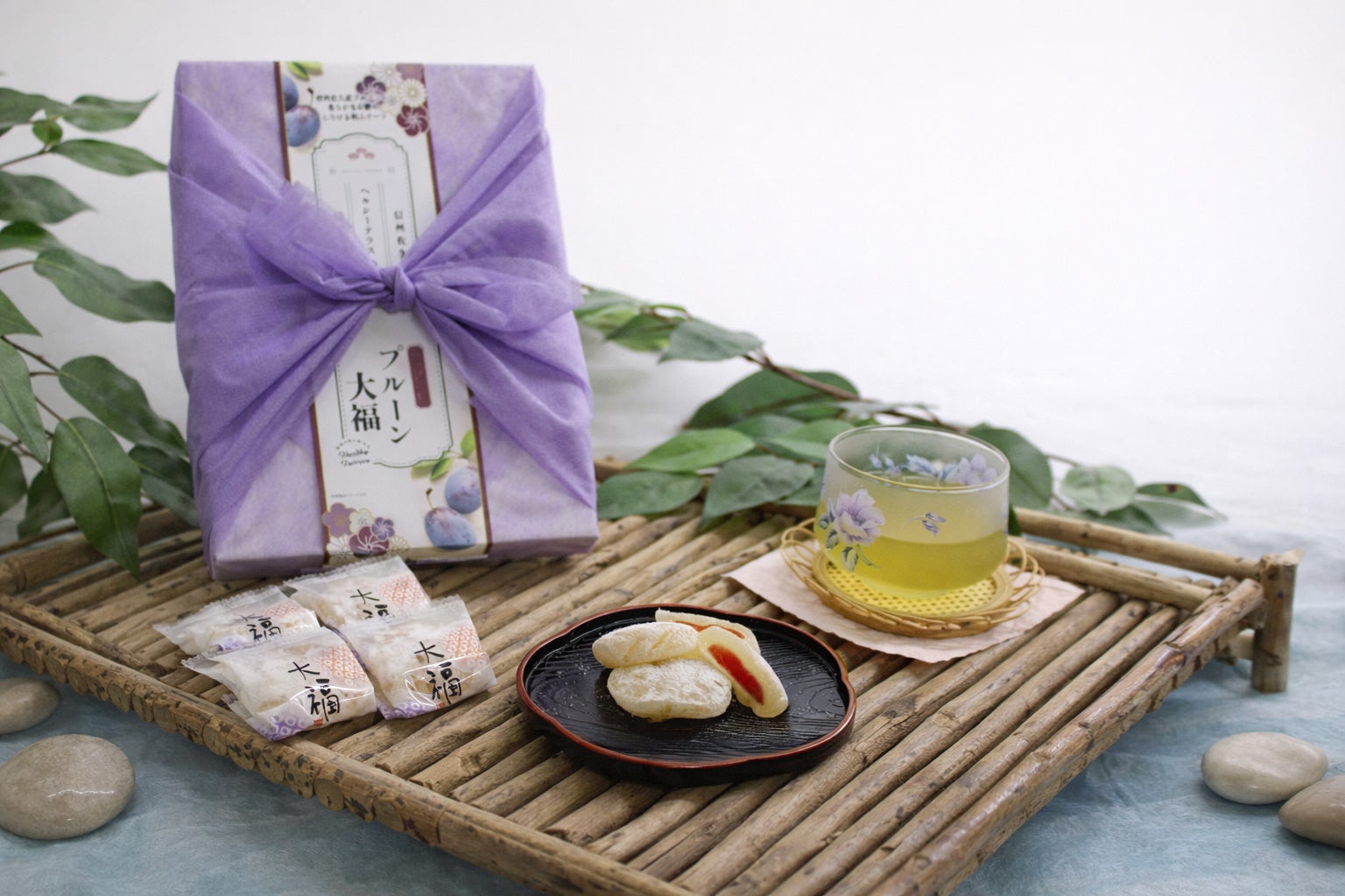 プルーン収穫量日本一の長野県佐久市から新たな土産菓子佐久市産プルーンの濃い甘みを生かした「プルーン大福」