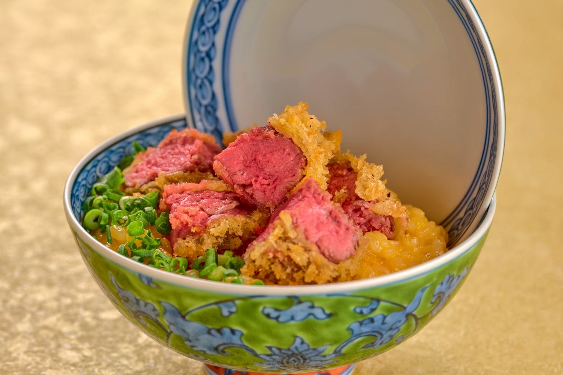 日本の“街焼肉”を新定義。大人が集う進化系エンタメ焼肉の拠点「うしみつ一門目黒店」が、五感＋第六感を刺激する新たな焼肉体験を提案