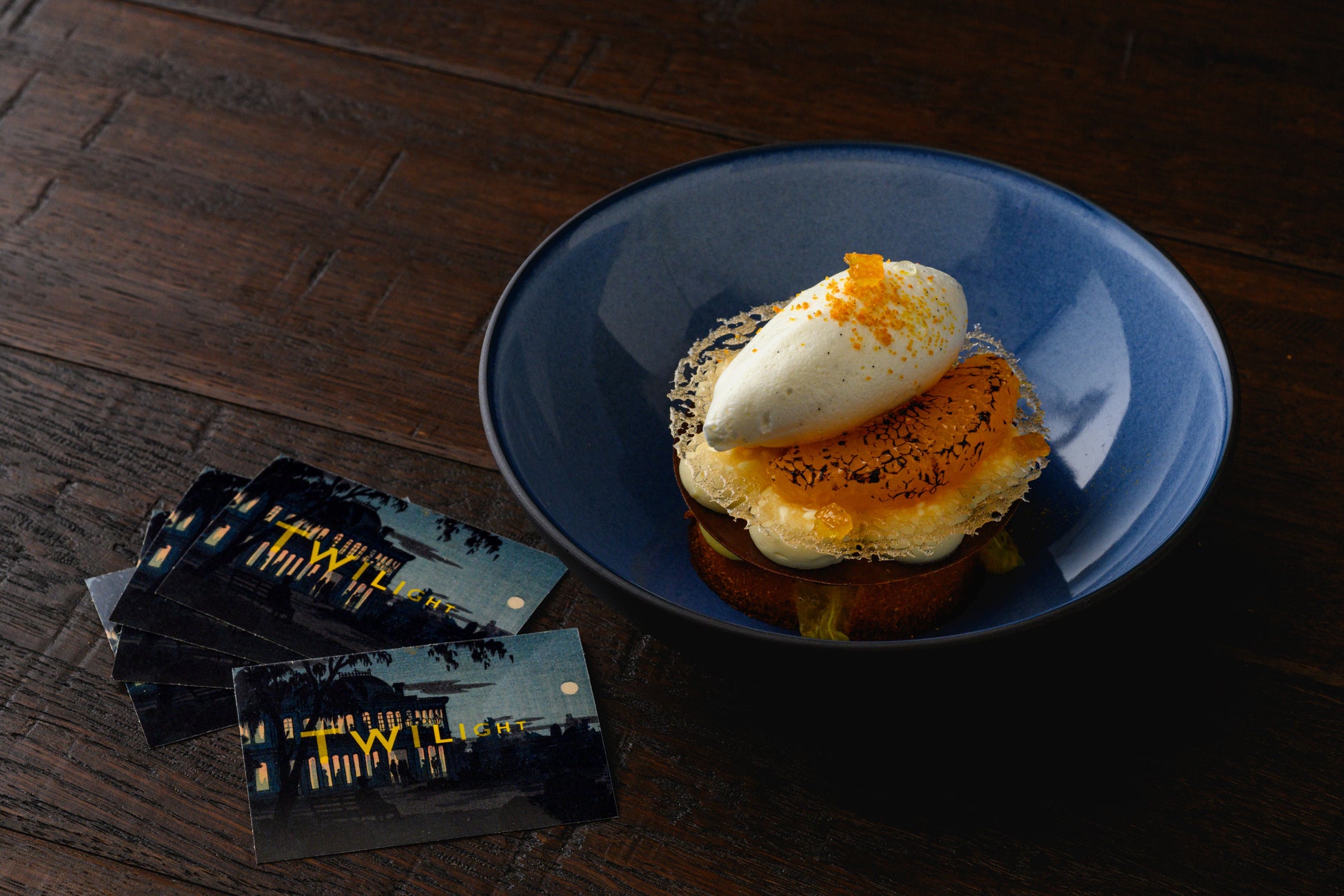 「トワイライト、新版画」展 × レゾナンス（丸の内）展覧会コラボレーションメニューを販売！