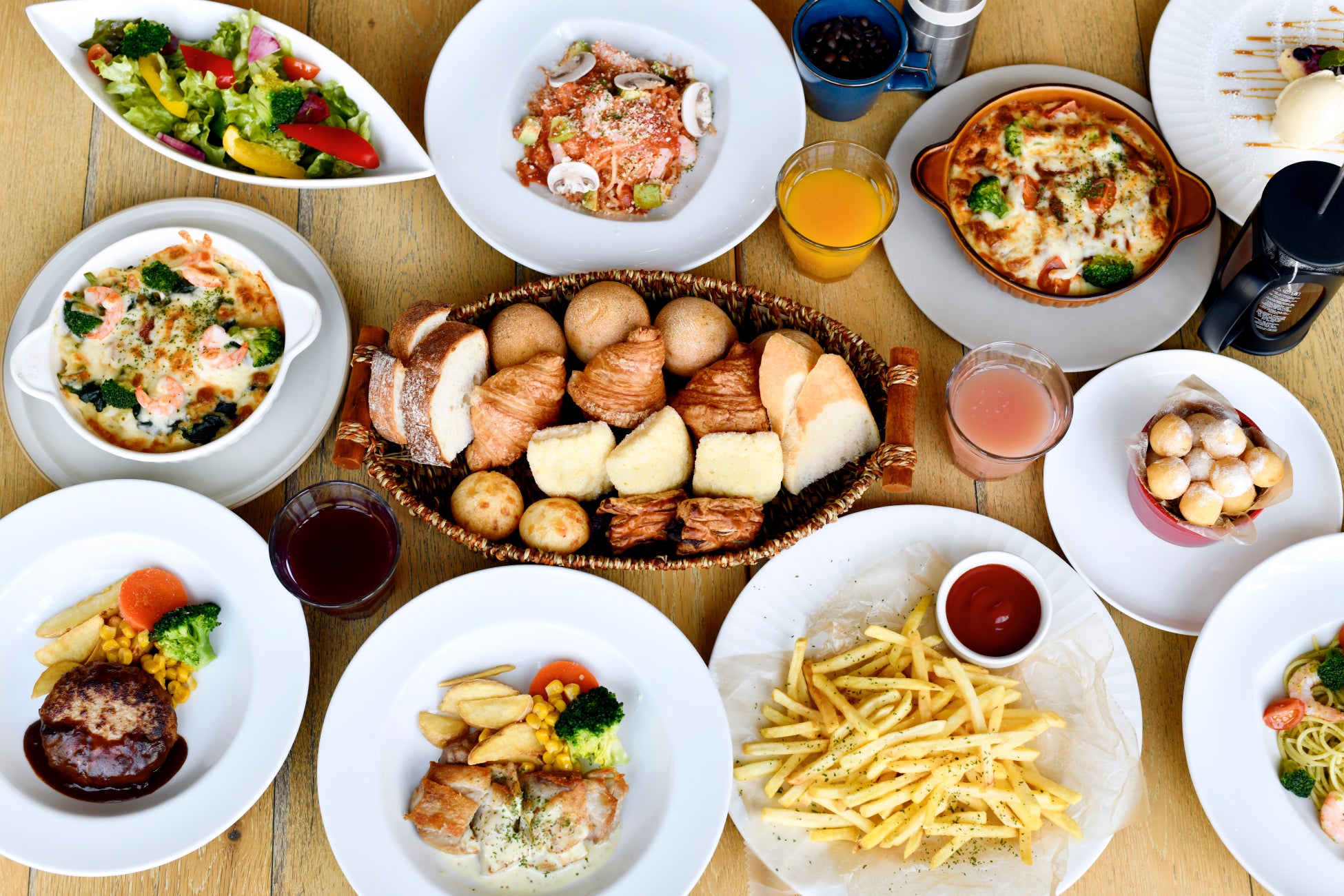 店内で焼き上げたパンをビュッフェ形式で！「H.Q CAFE　成城店」を４月３日（金）リニューアルオープン