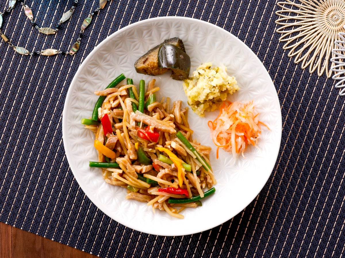 豚肉のサイズアップで食べ応え向上！「筍たっぷりチンジャオロース」が4月3日（金）にリニューアル登場