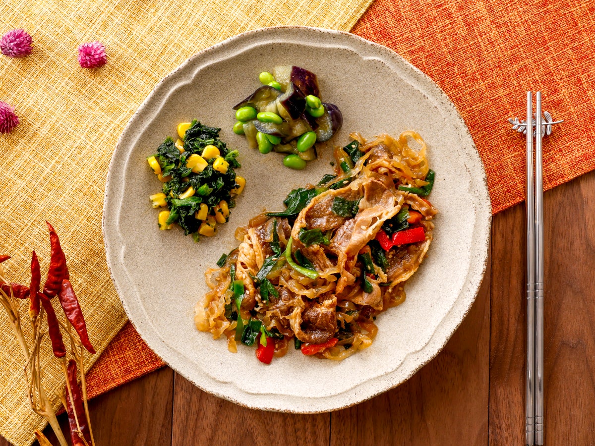 nosh初！こんにゃく麺を使用した「ごま香る旨辛だれの牛肉チャプチェ」や「旨味胡麻だれと彩り野菜のこんにゃく麺」が4月3日（金）に新登場