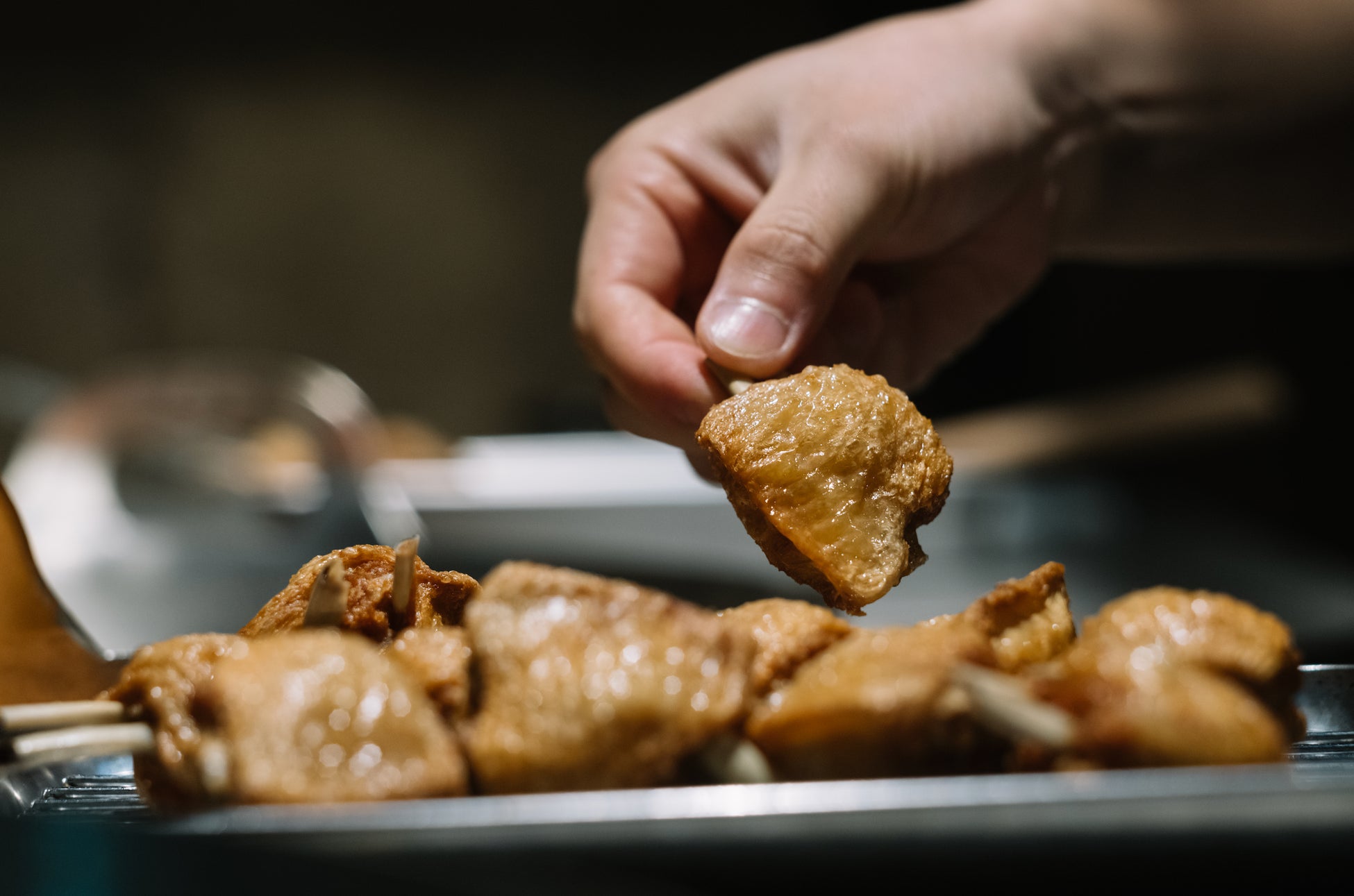 京都発、“唐揚げをコースで味わう”新業態の唐揚げ専門店「KARAAGEYA」が、京都・上京区にオープン。