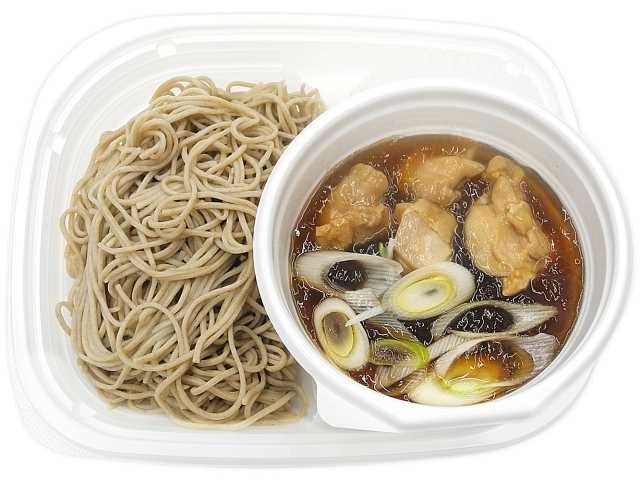 【北海道限定】濃厚だしと鶏肉の旨味たっぷりの釧路名物をつけ汁に「かしわぬきで食べるつけそば（道産そば粉使用）」を限定販売