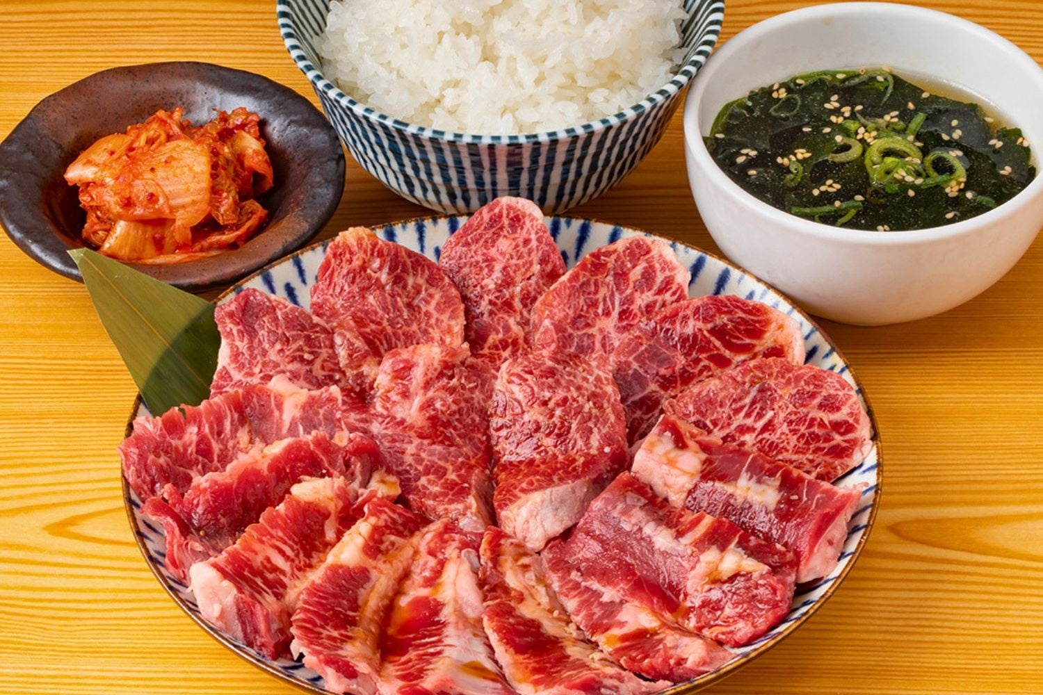 【焼肉どんどん亭】お肉の量が180g～最大500gまで選べる！平日限定の圧倒的コスパランチ「ボリュームたっぷりどんどんランチ」など、新ランチメニューを2026年4月6日（月）より提供開始！