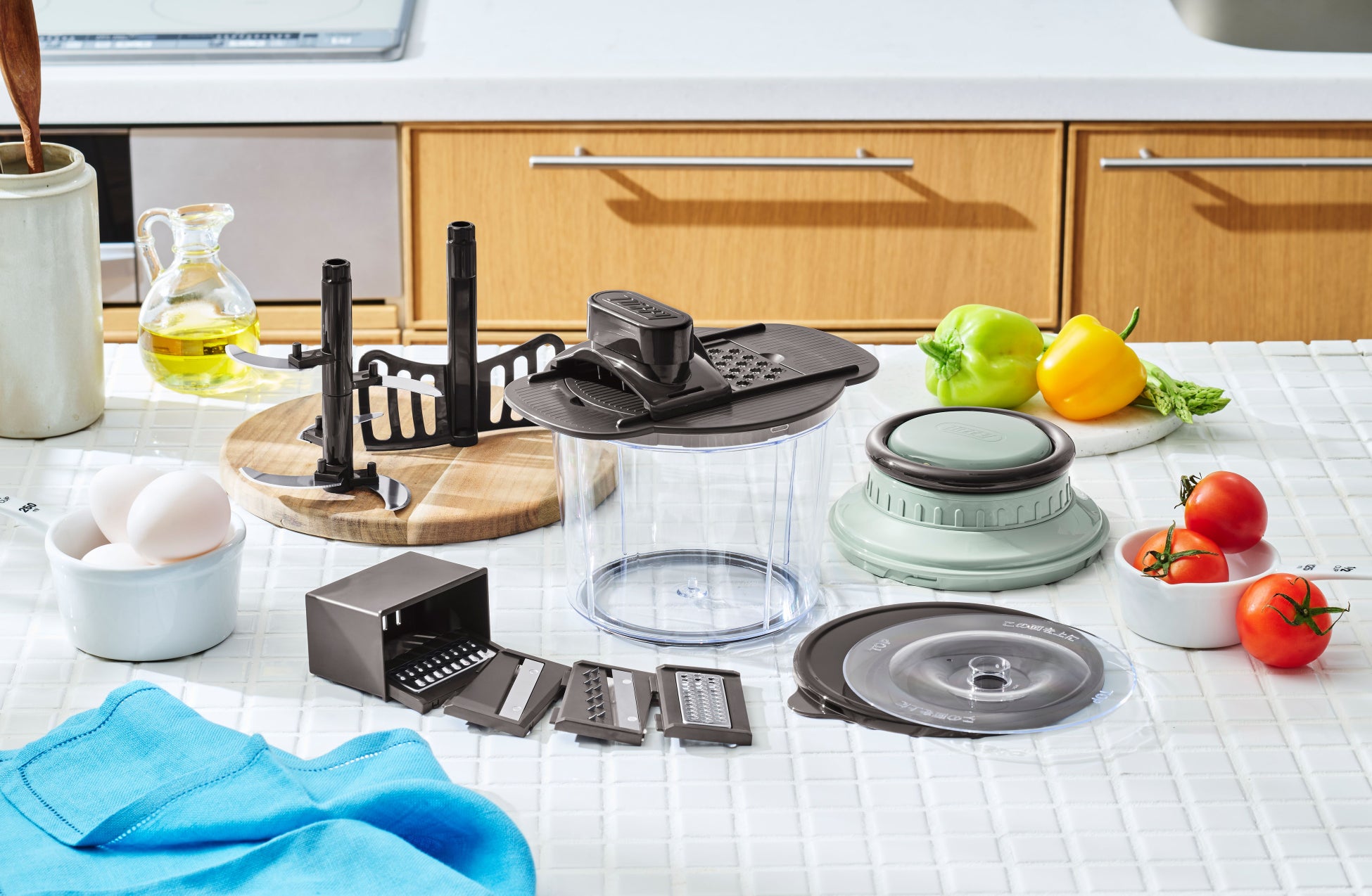 累計販売台数約95万台のハンディチョッパーシリーズから5つのカッターパーツ付き・7Wayで使える、大容量1.5Lのマルチセットが登場！「Toffy マルチハンディチョッパー L」発売