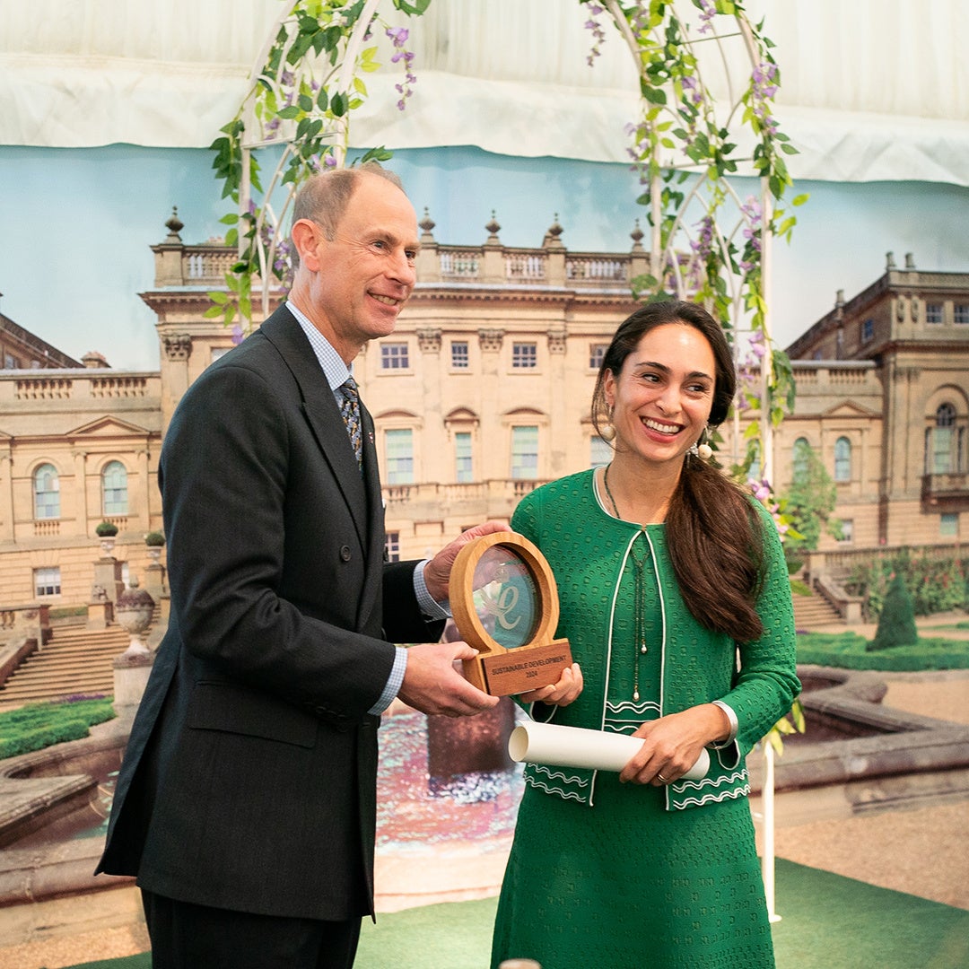 英国紅茶ブランド「AHMAD TEA（アーマッドティー）」、英国最高峰の企業表彰「キングス・アワード」受賞を受け、公式エンブレム入りパッケージへ順次切り替え