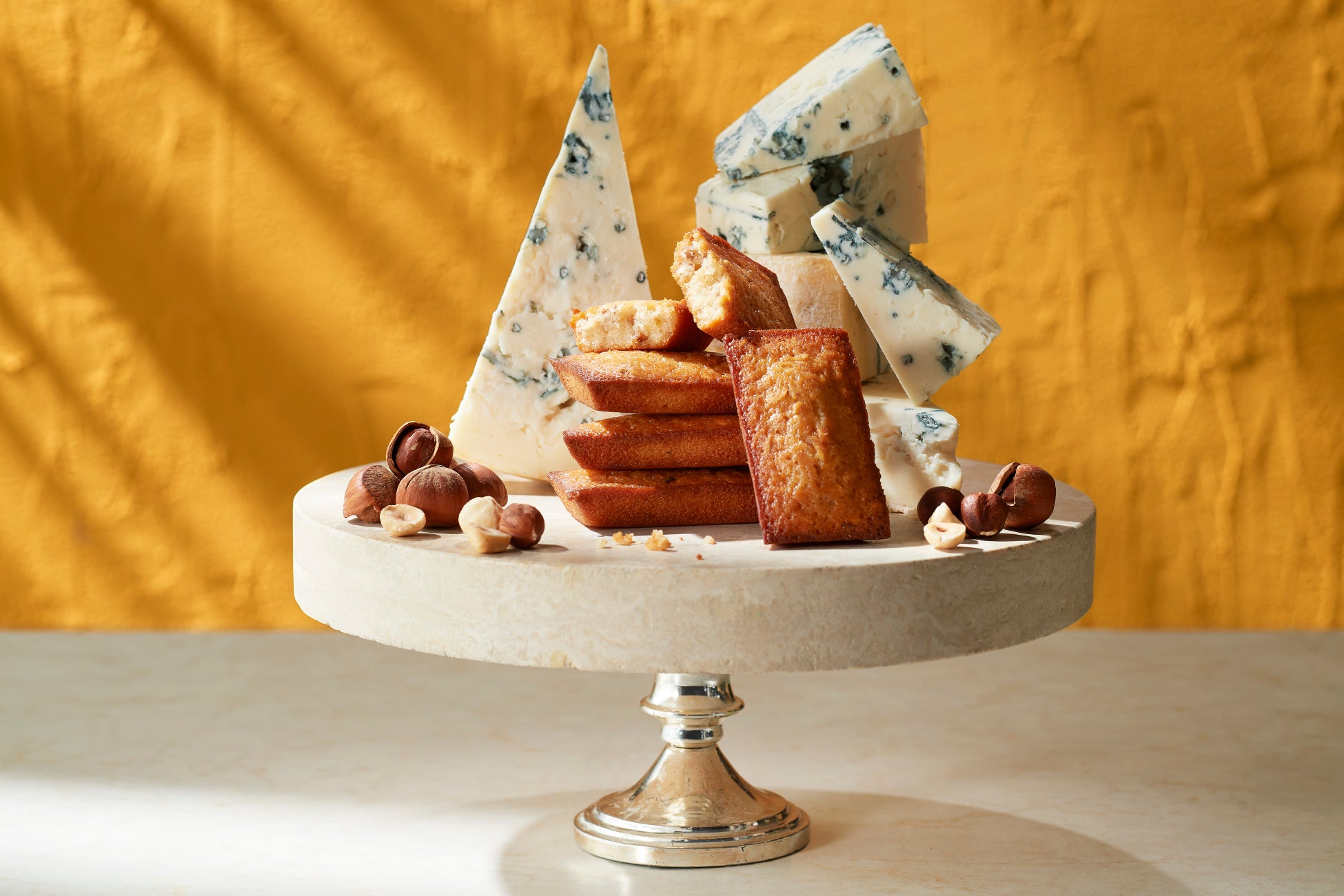 ≪ 待望の復活 ≫【THE DROS】より、オープン当初、好評だった『フィナンシェ〔ゴルゴンゾーラ＆ヘーゼル〕』が2026年4月から復刻販売を開始！