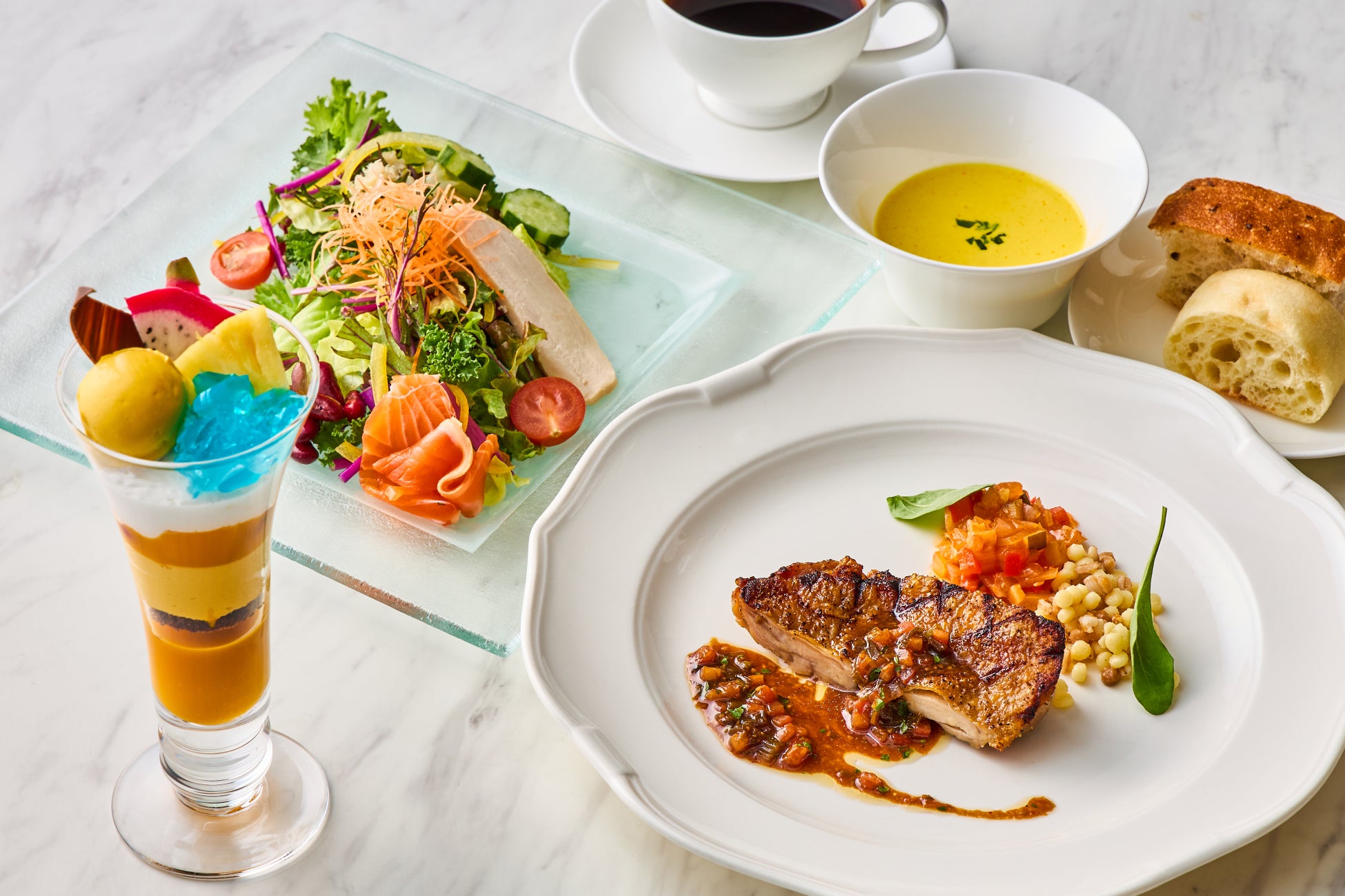 【ホテルメトロポリタン】高層階の景色とともに愉しむ、初夏のカジュアルランチコース　ダイニング＆バー「オーヴェスト」