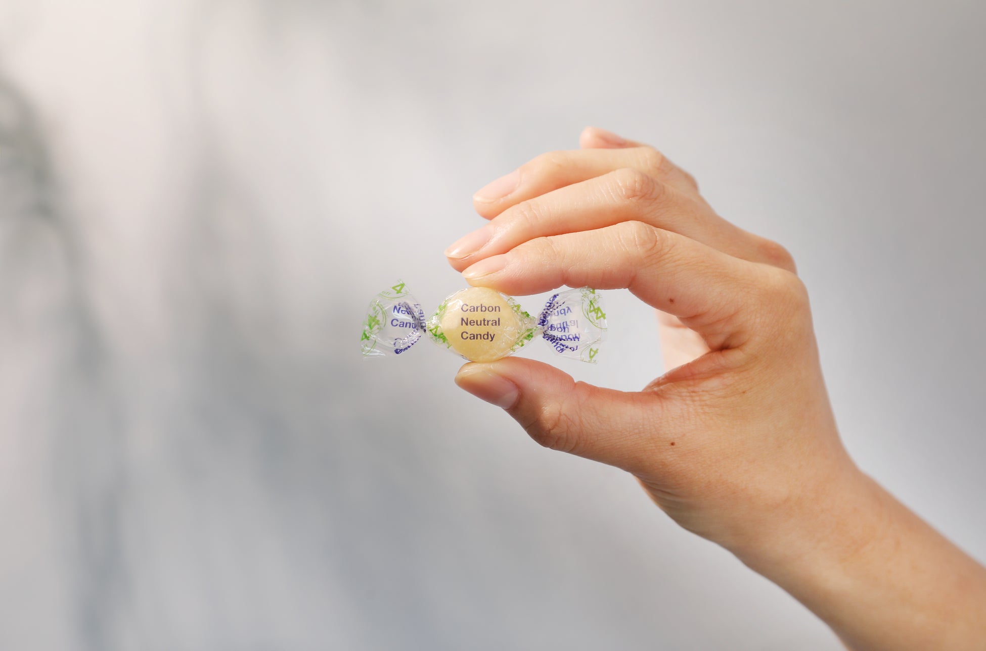 【業界初※】ひとつぶの飴から脱炭素を。カーボンニュートラルキャンディー、ノベルティ向けサービスを開始いたします。