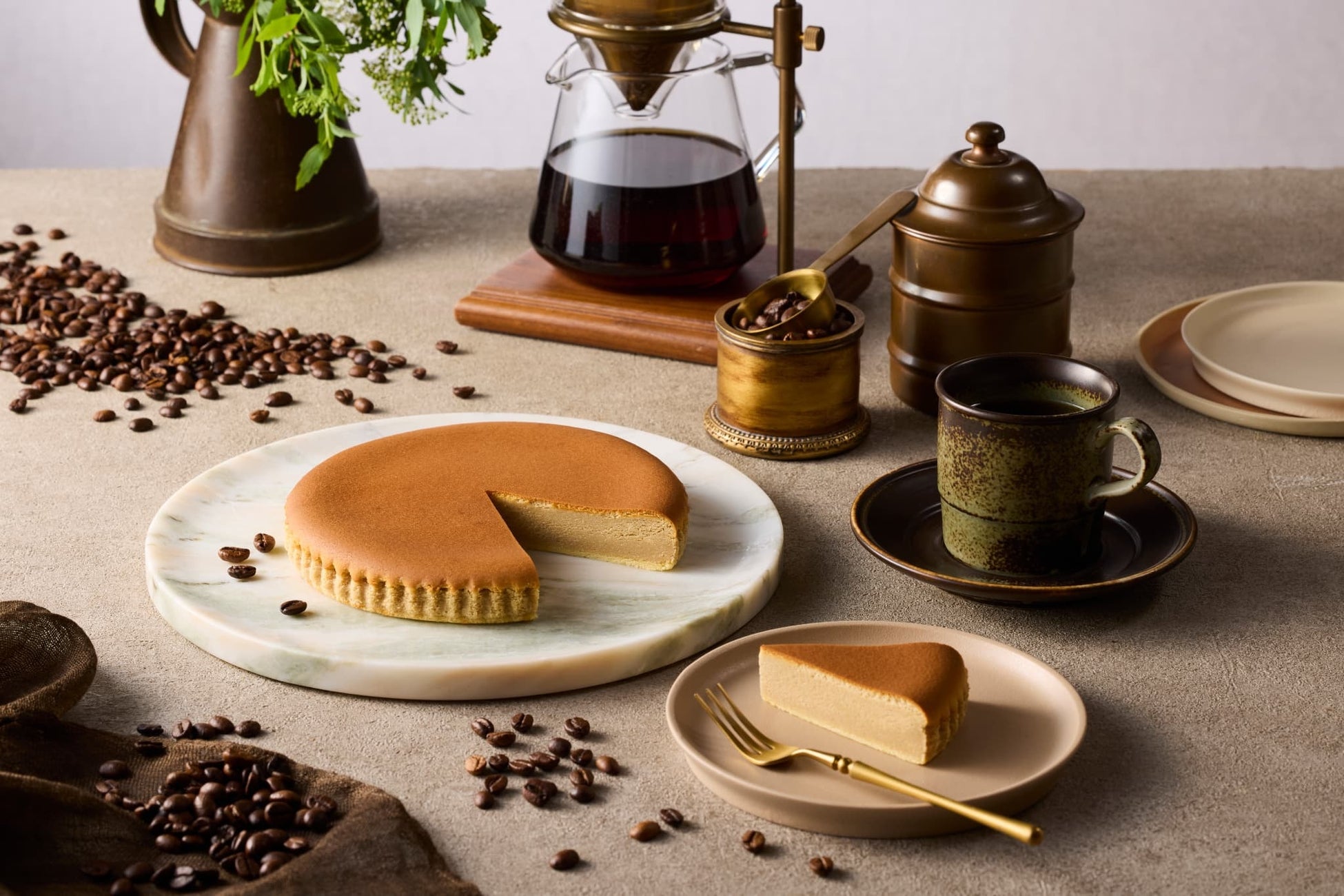 【チーズガーデン】コーヒーの香りや酸味とチーズの余韻がひろがる新フレーバー“チーズ✕コーヒー” が調和した上品な味わい『御用邸珈琲チーズケーキ』