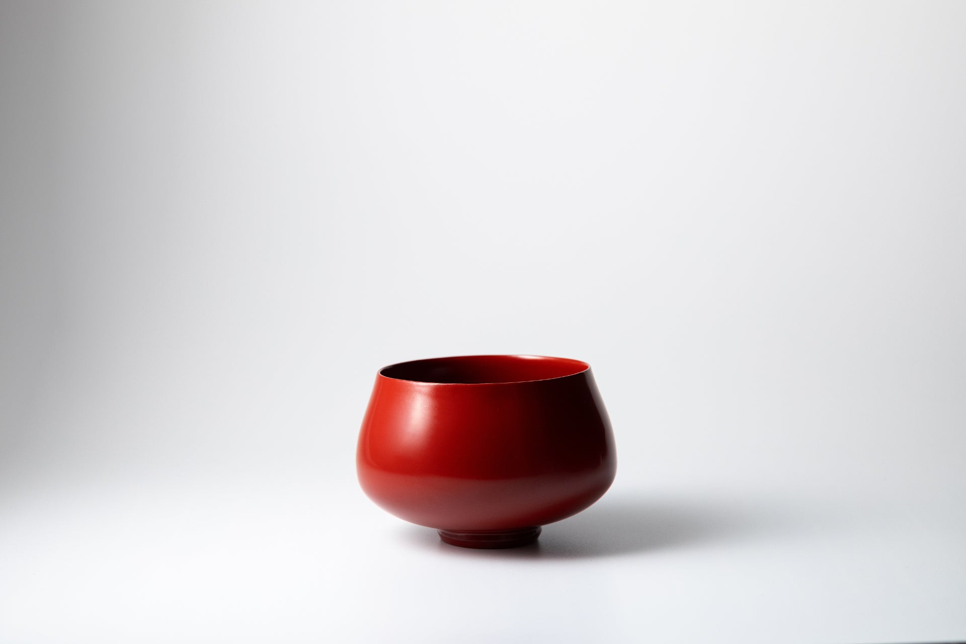 日本酒の香りをひらく「陶胎漆器のSHUWAN」 磁器と漆が織りなす唯一無二の酒器が正式発売