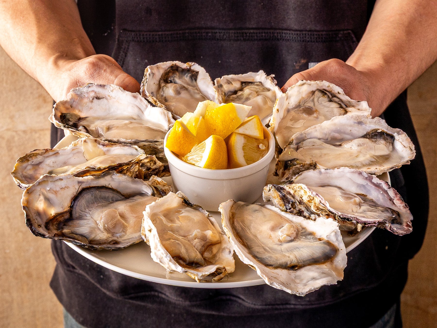 【生牡蠣100円】「10年間ありがとう、これからもよろしくお願いします」