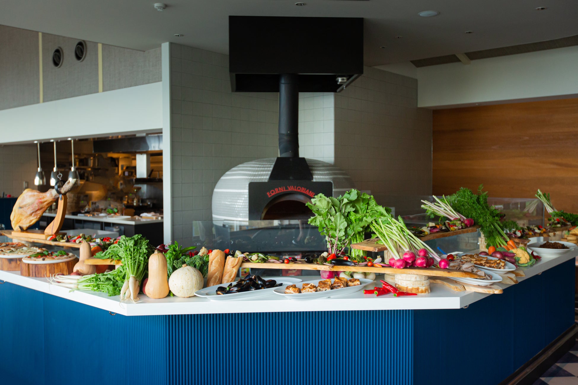 4周年を記念した限定ビュッフェ 「コーダロッサ ピッツェリア・マーケット」開催！4月29日（水）〜5月6日（水）