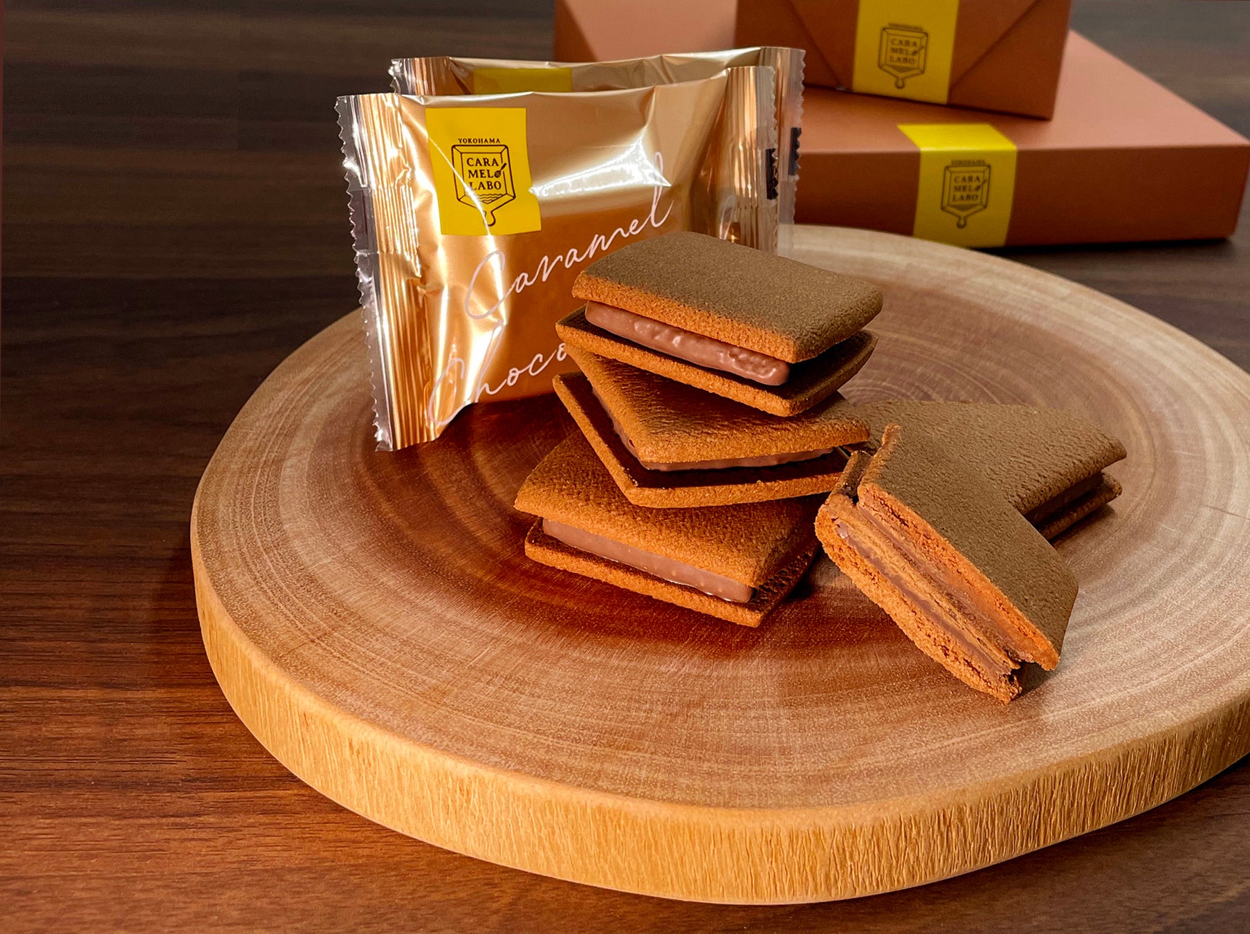 【横浜キャラメルラボ】昨年好評の「キャラメルショコラサンド プラリネノワゼット」が今年も登場。ナッツの香ばしさが広がる限定商品