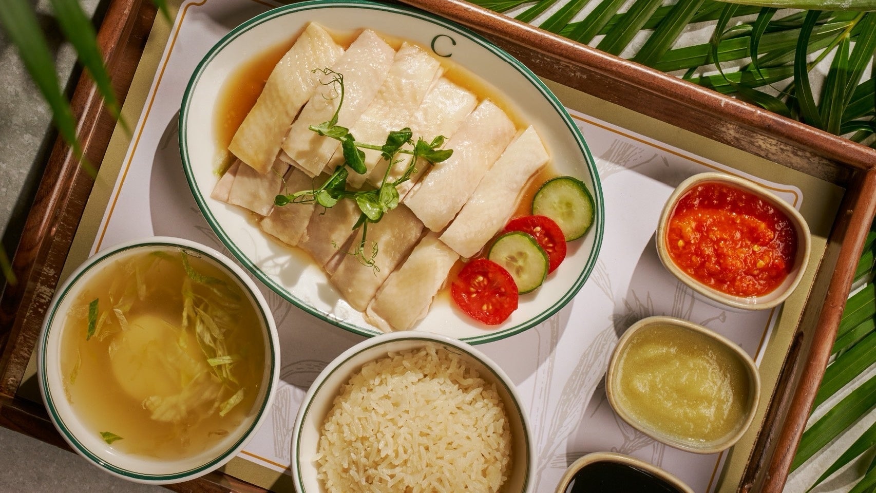 シンガポール発の名店【CHATTERBOX CAFÉ 丸の内店】、名物マンダリンチキンライスがオープン68日で累計7,777皿を記録！連日満席の人気店、春から新メニュー「ホッケンミー」も登場