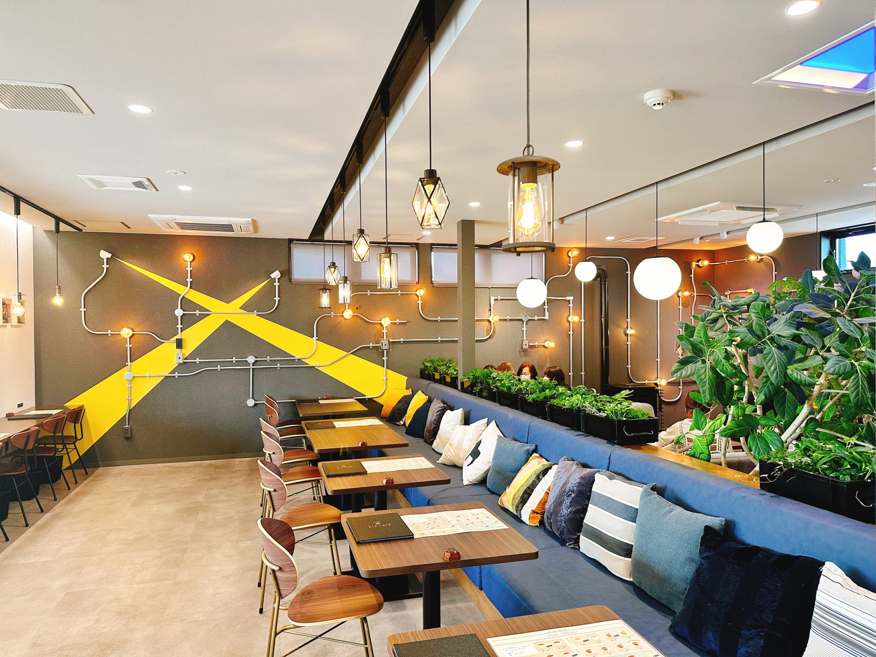 【電気工事屋さんのカフェが1周年】配管むき出しの空間で「仕事の魅力を体験できる場」へ