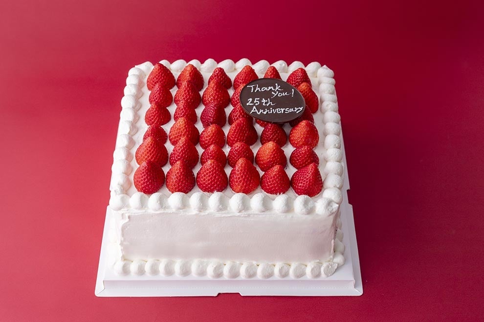 「あまりん」を1.6kgも使う特大ショートケーキは、数量・期間限定。豊洲パーラーの特別企画「あまりん苺のデコレーションケーキ」