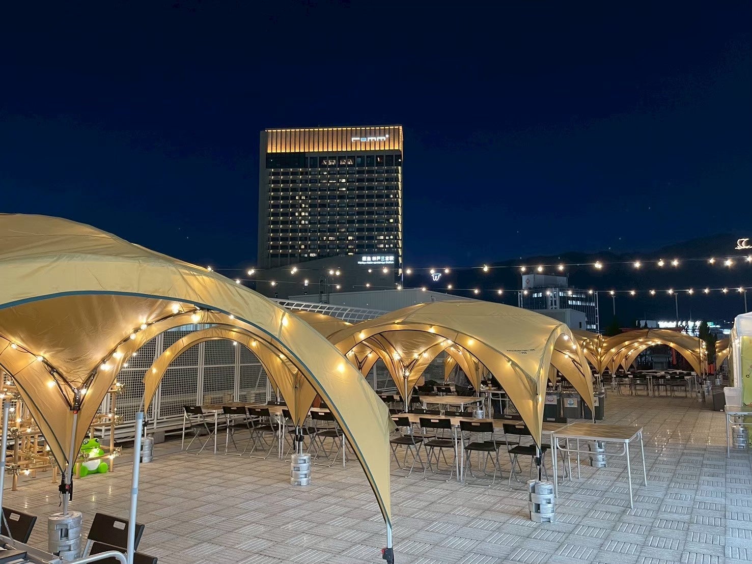 神戸阪急の屋上BBQがリニューアル！VIP席を新設した「URBAN EARTH BBQ神戸阪急店」が4月15日（水）オープン！