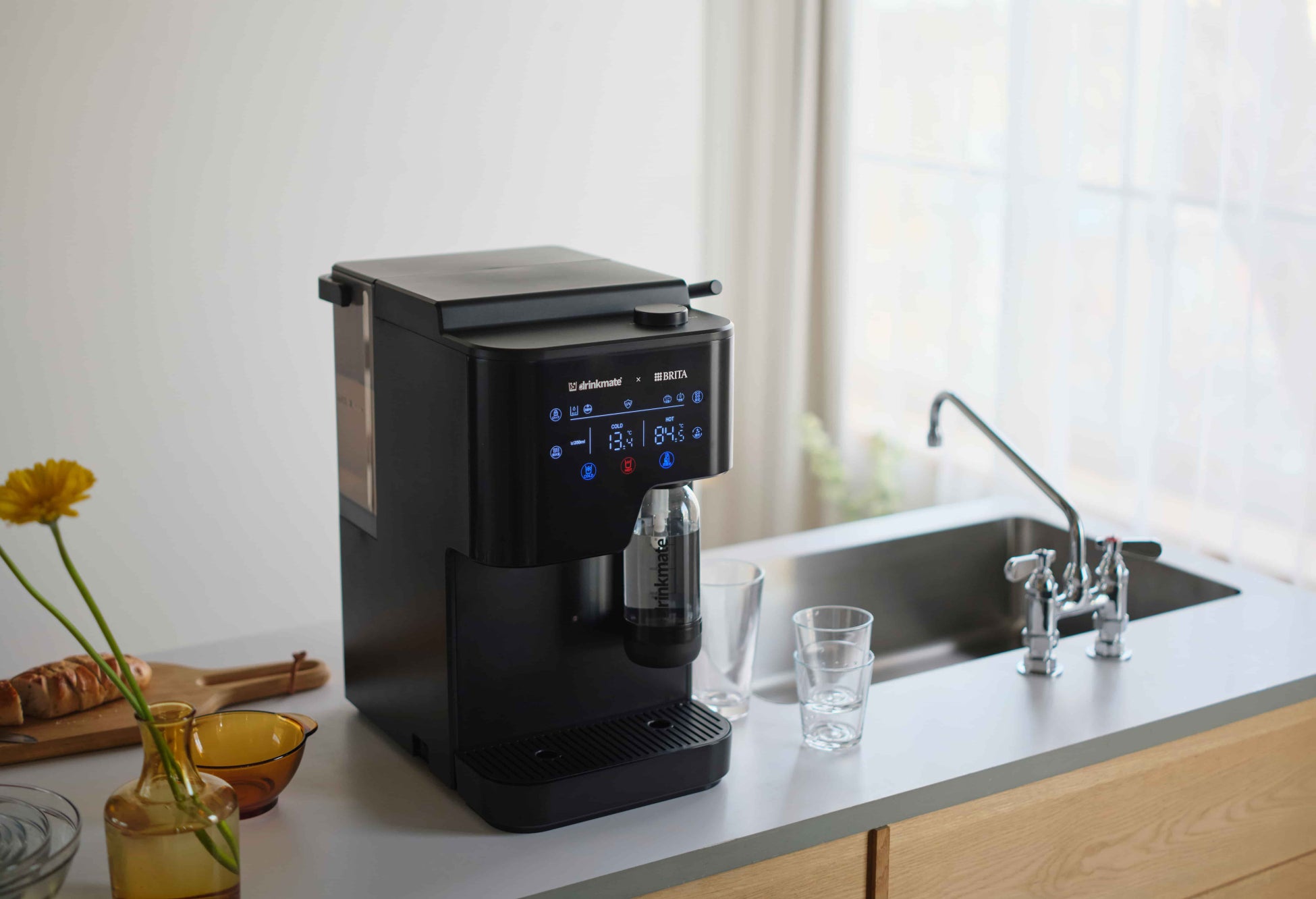 【発売日変更のお知らせ】多機能ウォーターサーバー「drinkcube」の発売日変更に関するご案内。