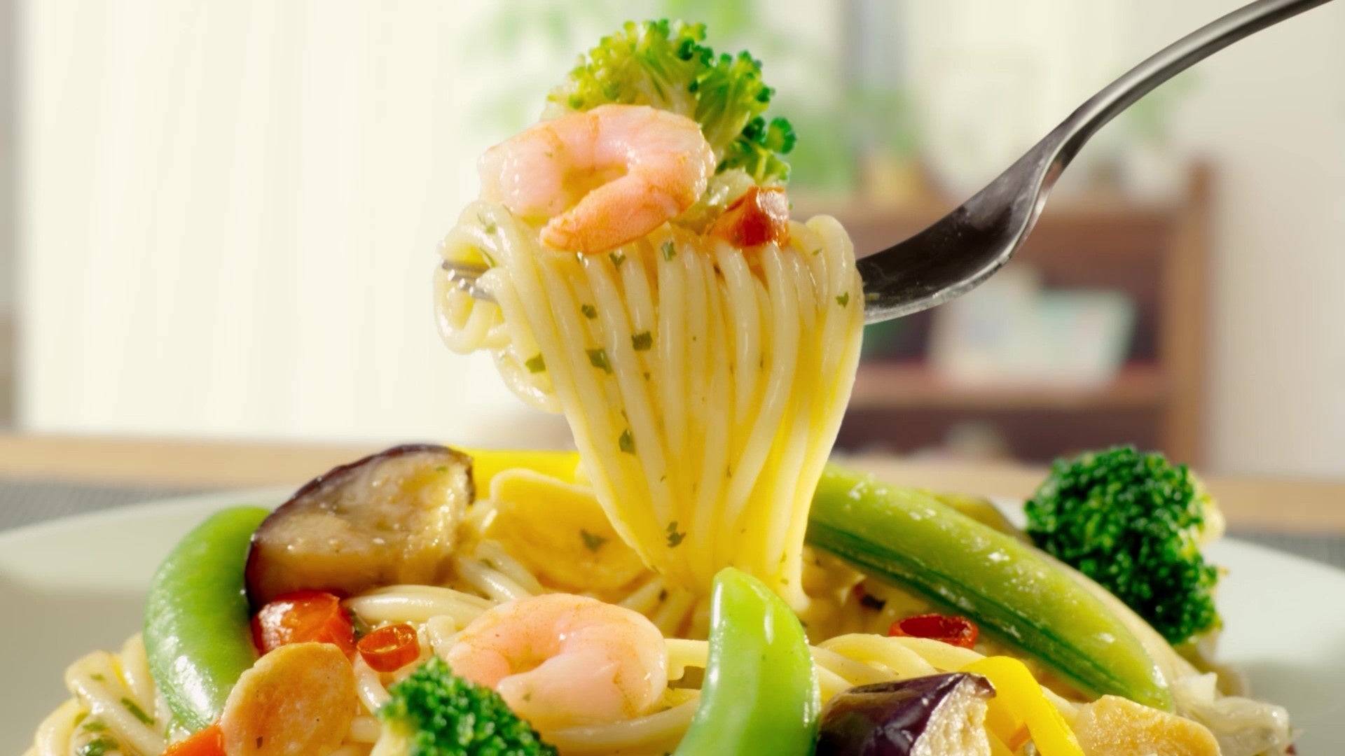 「オーマイプレミアム」冷凍パスタ新CMが完成