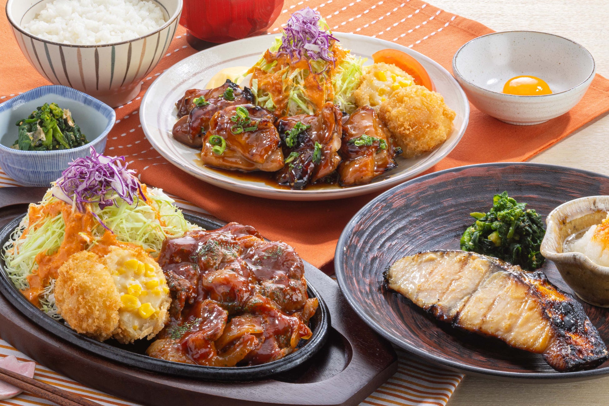 甘みとコクのソースで仕立てた「洋食屋の鉄板ポークチャップ」など、懐かしい味わいの『大衆食堂』フェア。4月10日(金)よりスタート。