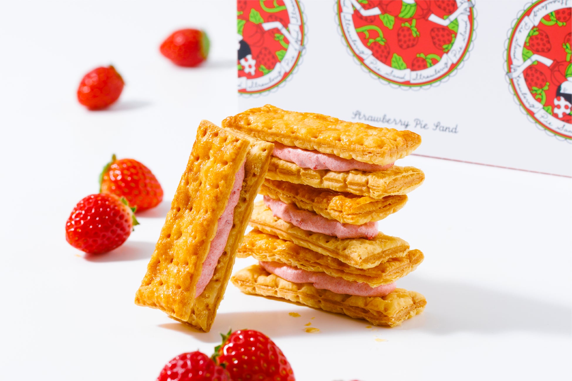 ＜ イチゴのつぶつぶ食感 ＞サクッと軽やか、ほどけるパイサンド。【イチゴショップ ｂｙ ＦＲＡＮÇＡＩＳ】より、 『イチゴパイサンド』を4月17日（金）より新発売！