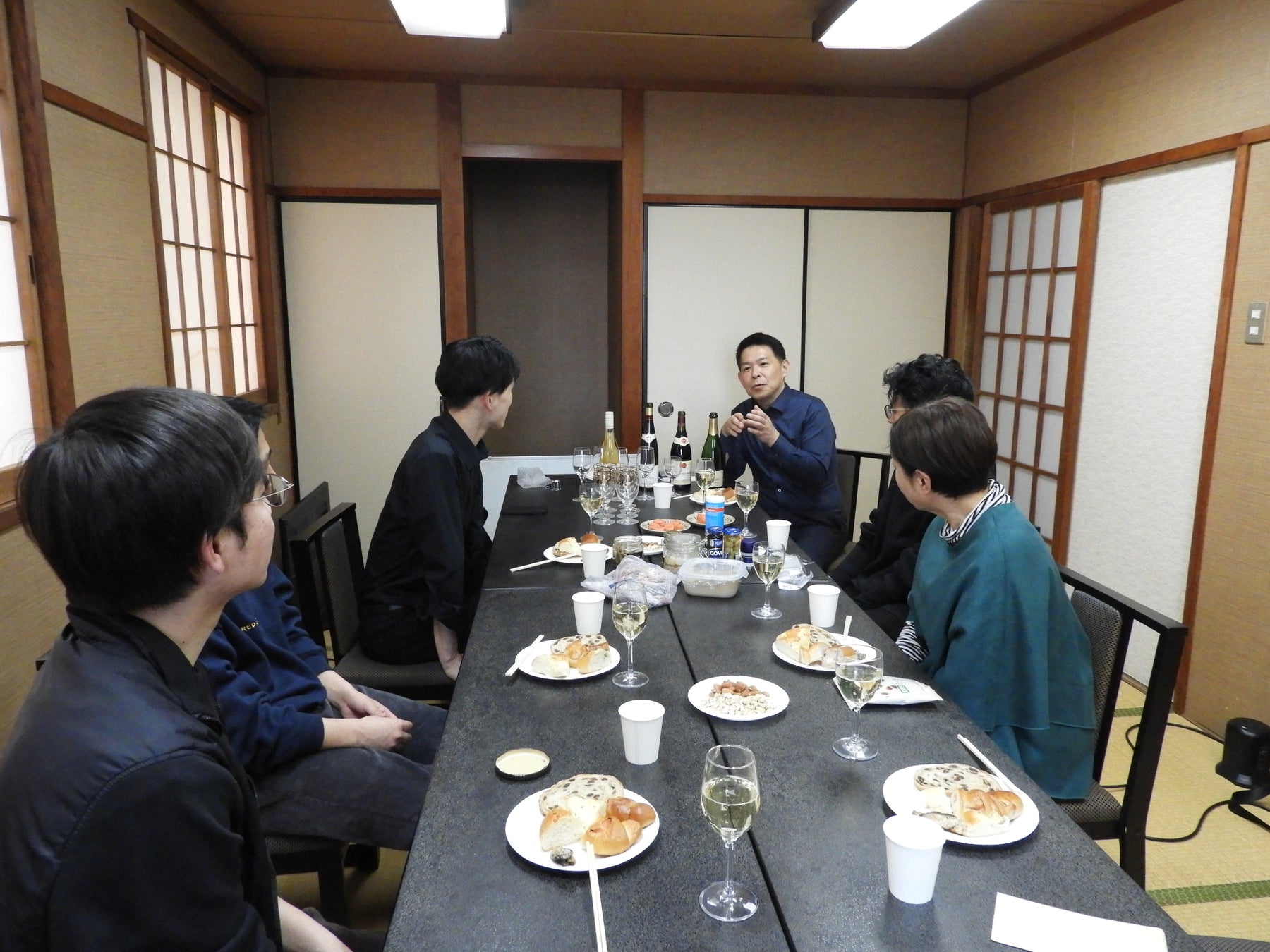 【SEKIYA RESORT】社員向けワイン勉強会を開催、代表自ら講師に