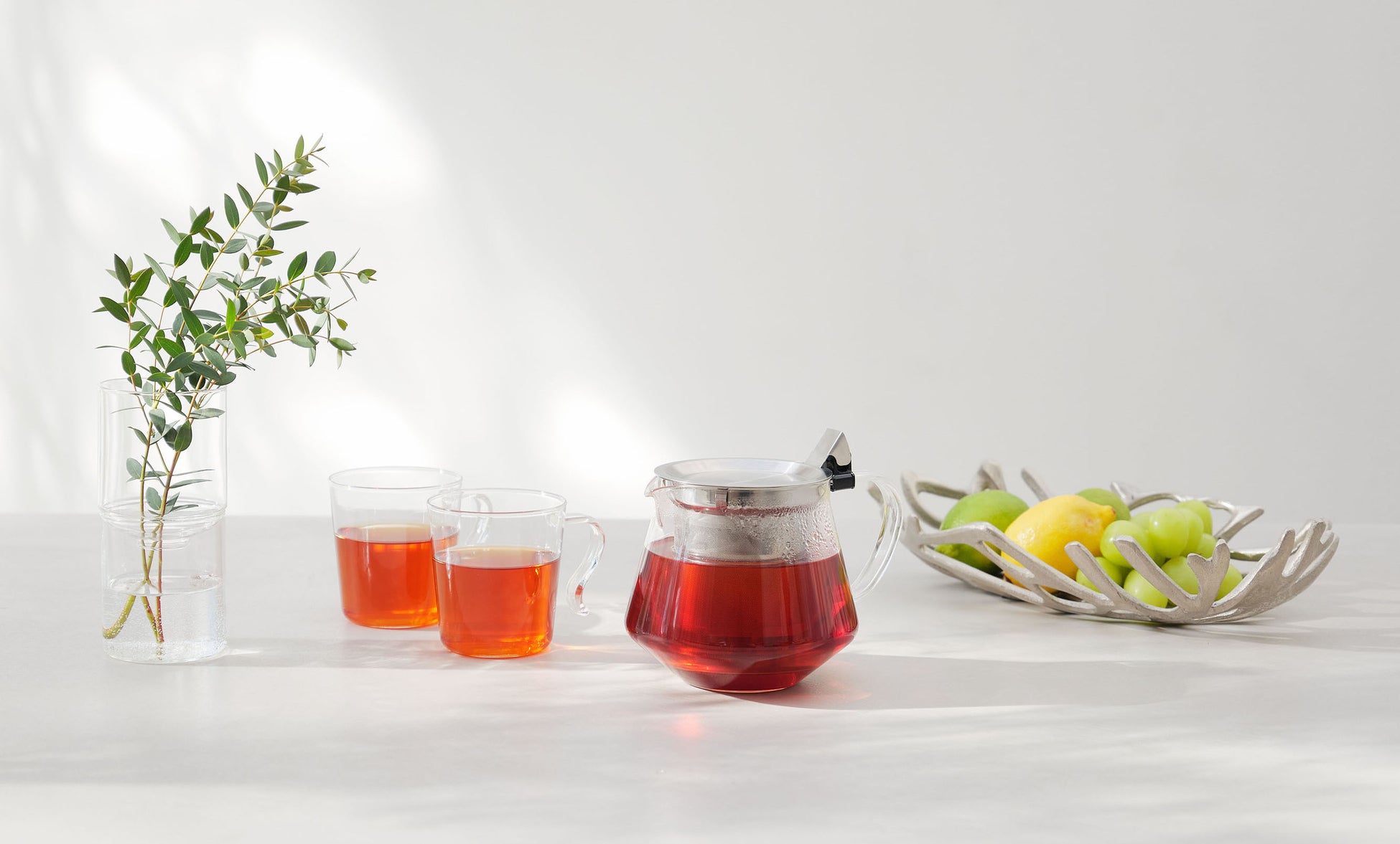 所作が変わると、一杯が変わる。片手で注げるティーポット「CLEAR BREW POT」新登場