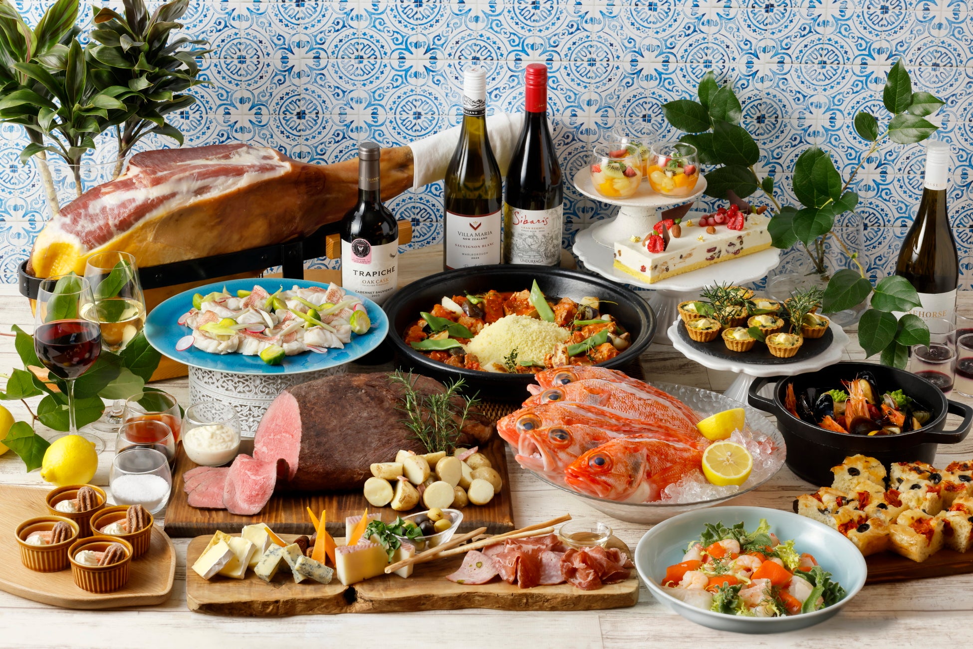 【母の日ギフトにぴったりな特典付き】ランチとしても楽しめるスペシャルメインディッシュ付き母の日アフタヌーンティー | 沖縄・ラグナガーデンホテル