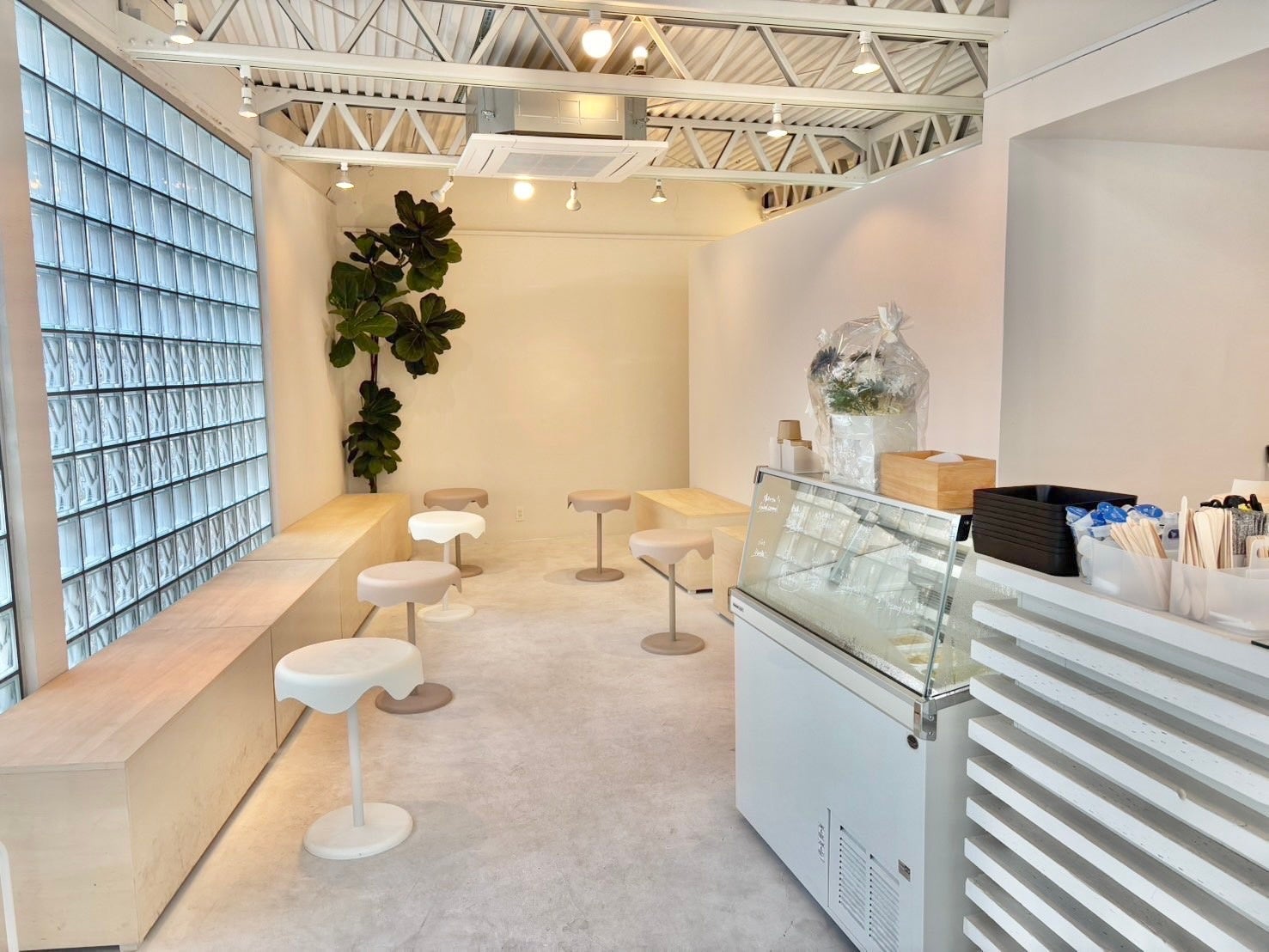 【ロイズ】4月後半催事出店情報。人気の生チョコレートやポテトチップチョコレートなどを販売します。