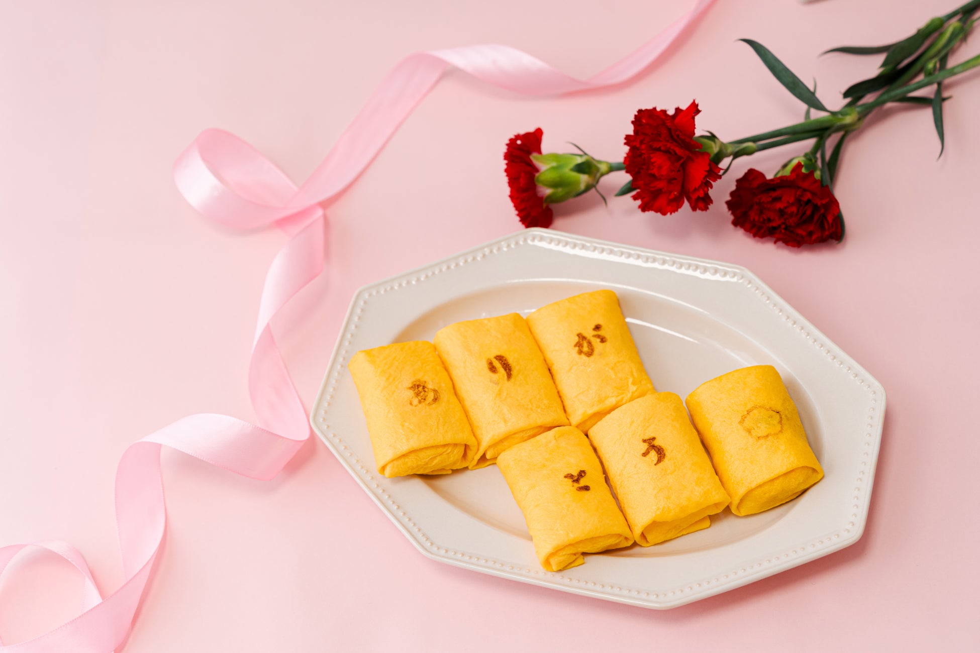 花やスイーツに代わる、母の日の悩みを解決するギフトに「手づつみちらし」から「ありがとう」焼印の冷凍ちらし寿司を提案