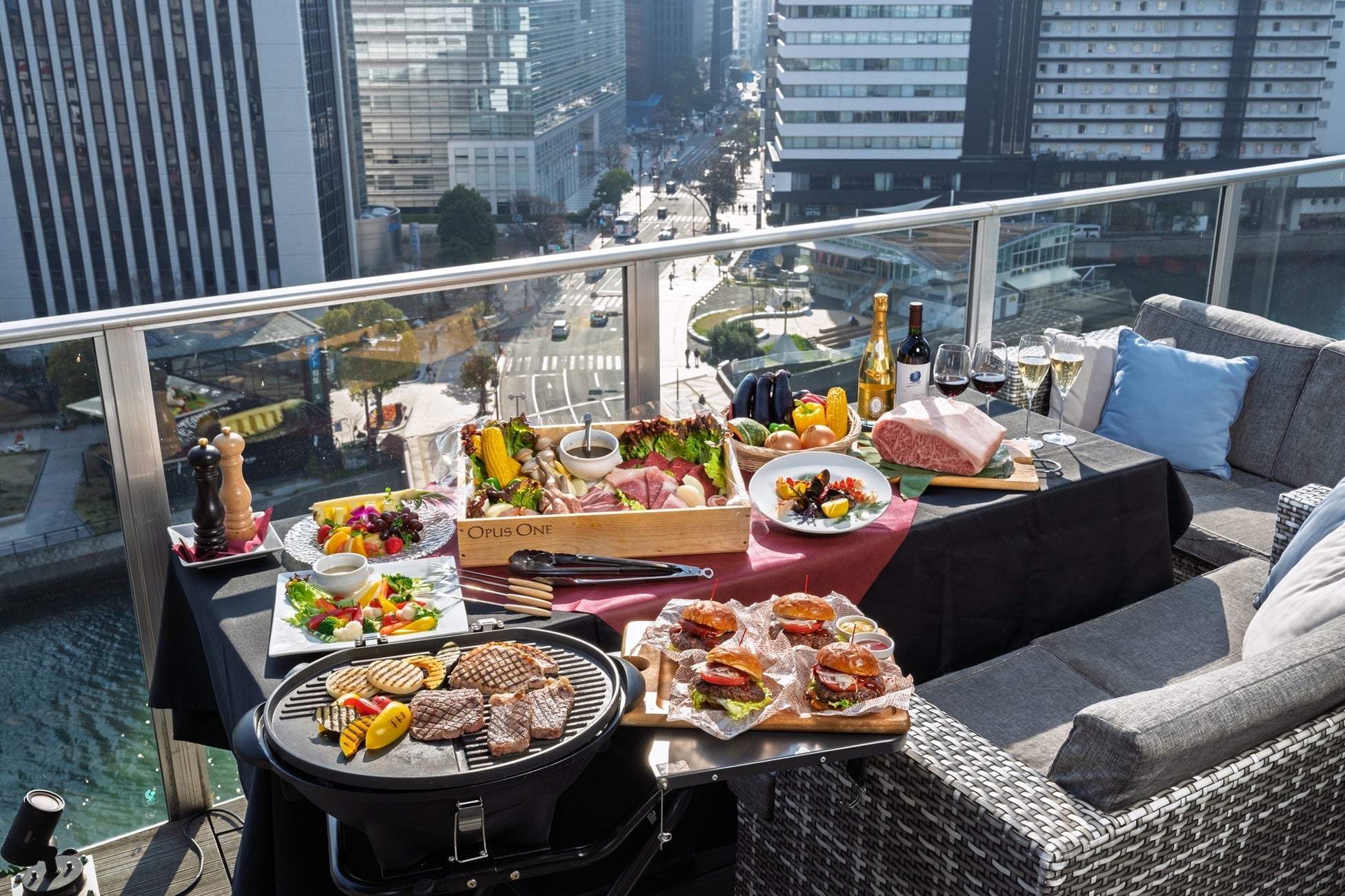 【GWにおすすめ】博多・中洲のルーフトップで楽しむ贅沢「BBQランチ」週末限定で登場｜「es（エス） Rooftop Garden BAGUS NAKASU」