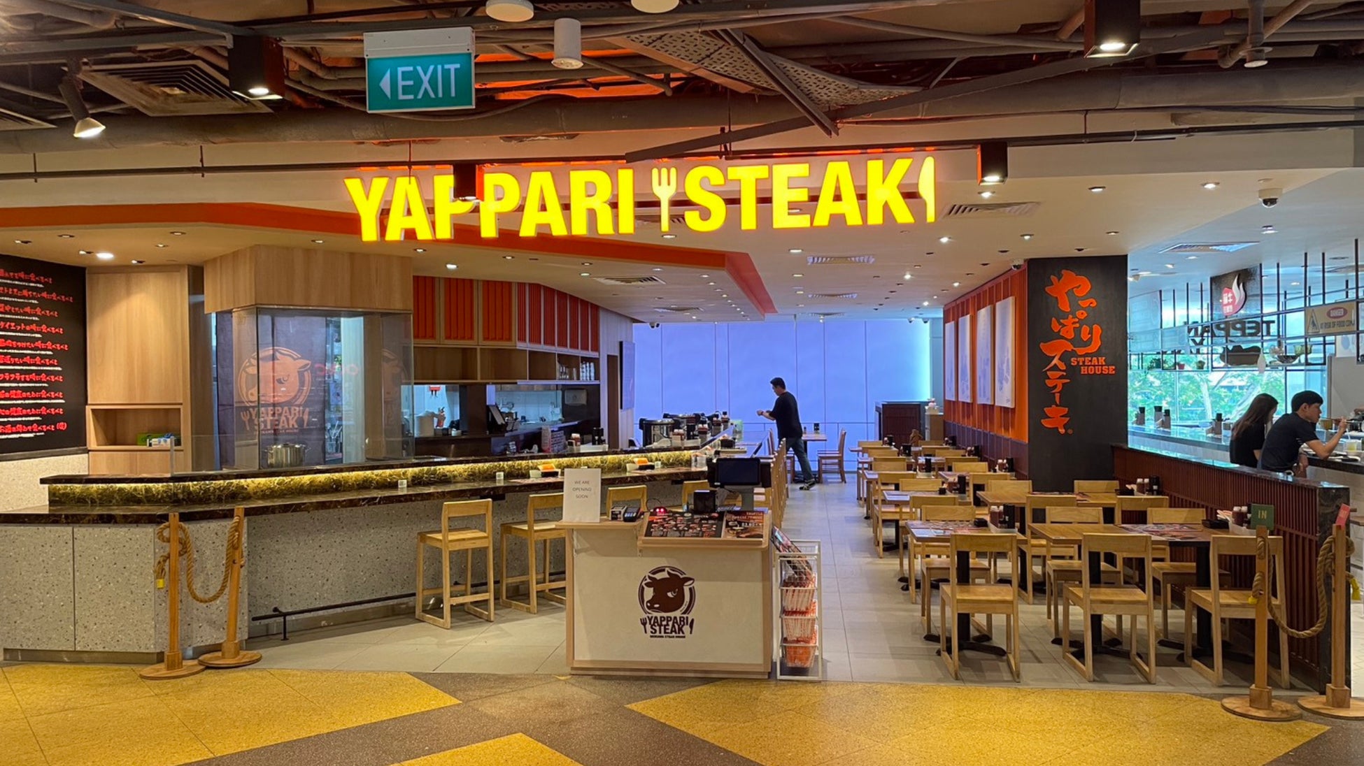 【シンガポール3号店】やっぱりステーキがアジアを代表する商業の聖地・オーチャードに待望のグランドオープン！