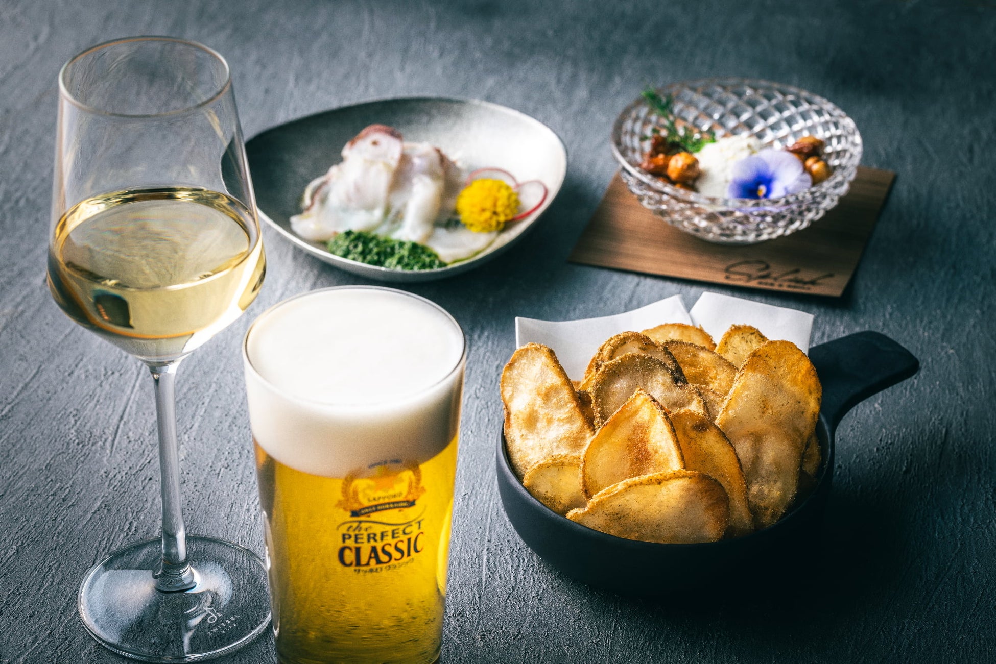 すすきのに繰り出す前の「一杯」に。SAPPORO STREAM HOTELが提案する、旅人と地元の人が溶け合うハッピーアワーが5/7より開始。愛されスイーツの復刻プレートも展開！